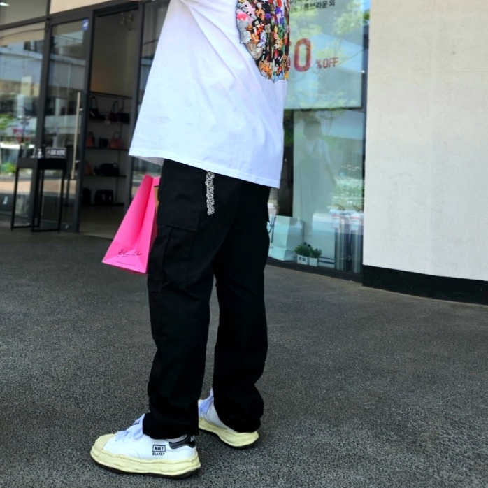 Maison Mihara Yasuhiro Blakey VL OG Sole Canvas Low-top Sneakers White, Stussy Plush T-Shirt White 착용 스타일