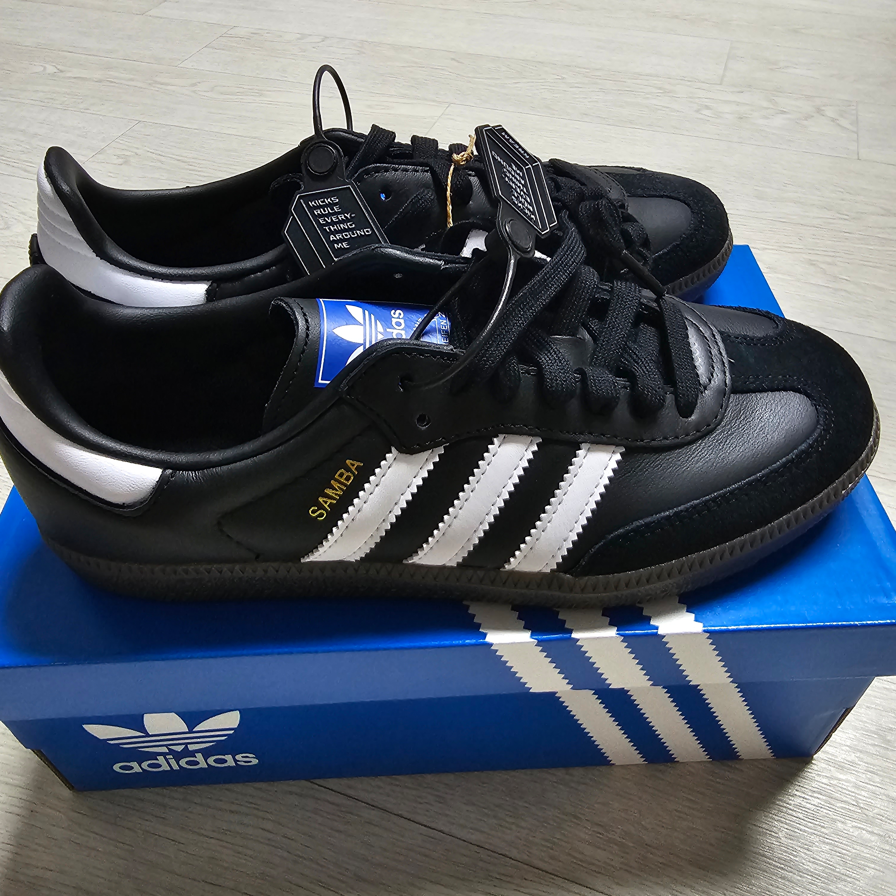 Adidas Samba OG Black White Gum 착용 스타일 - 1
