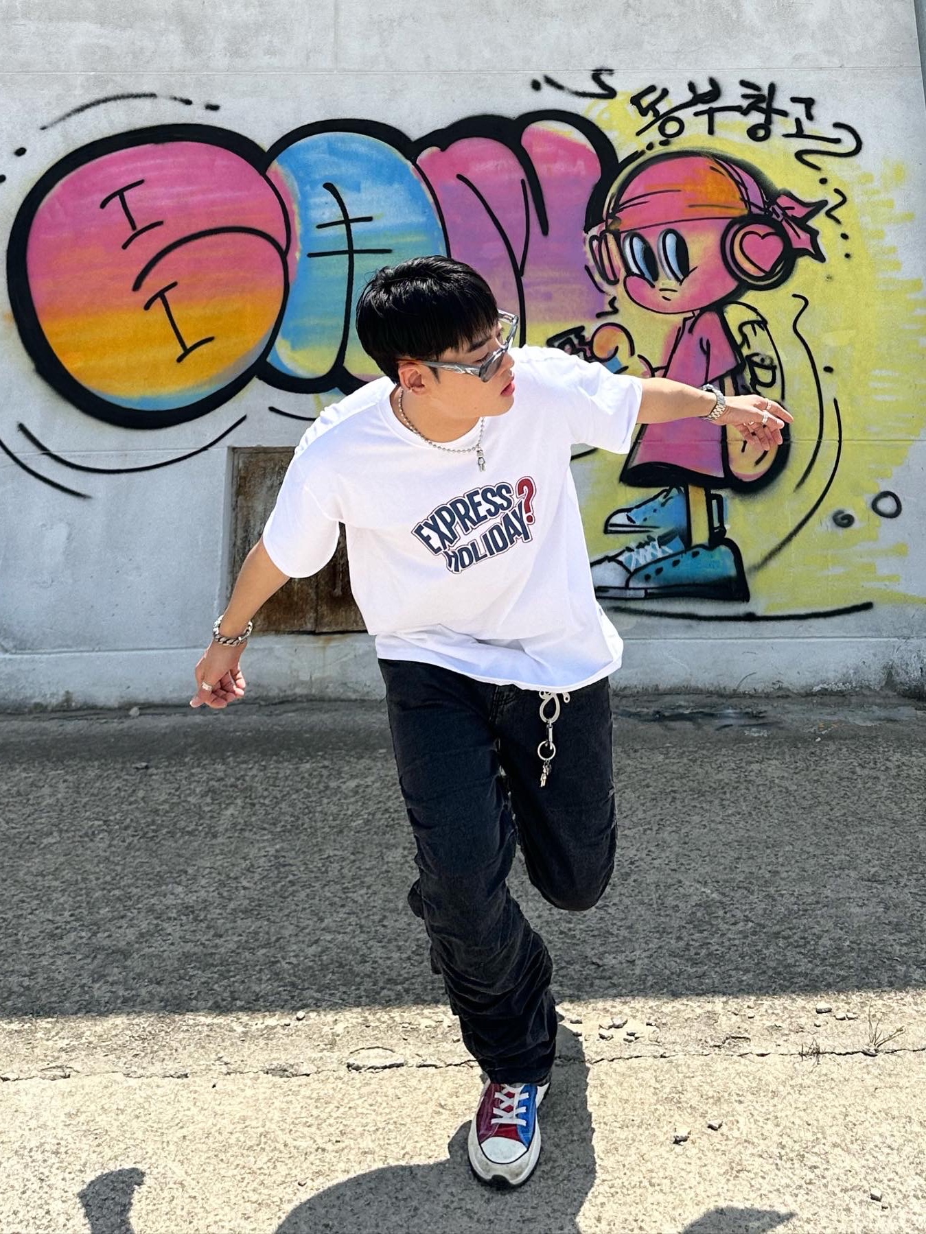 Converse x JW Anderson Run Star Hike Hi Glitter 착용 스타일 - 3