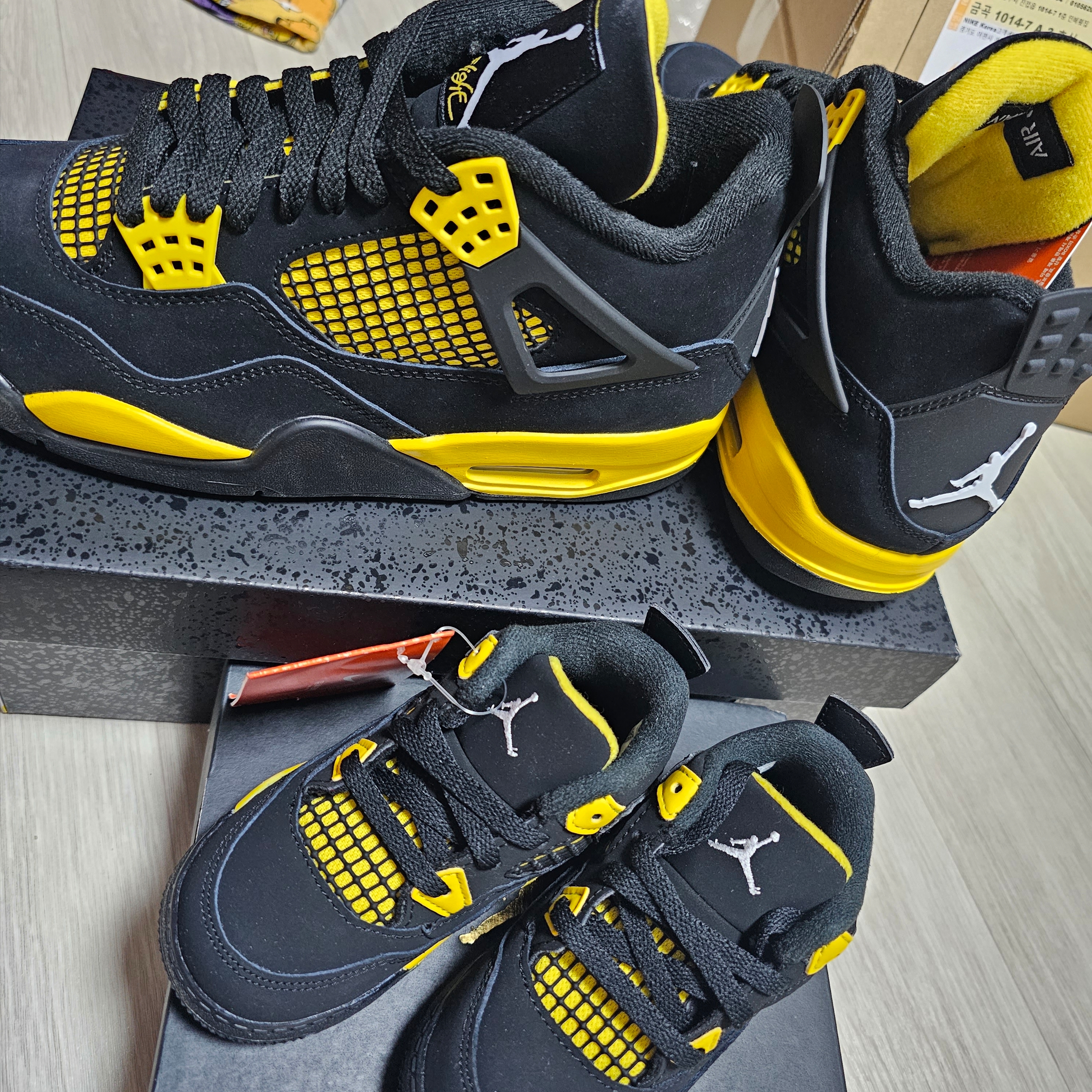 Jordan 4 Retro Thunder 2023 착용 스타일