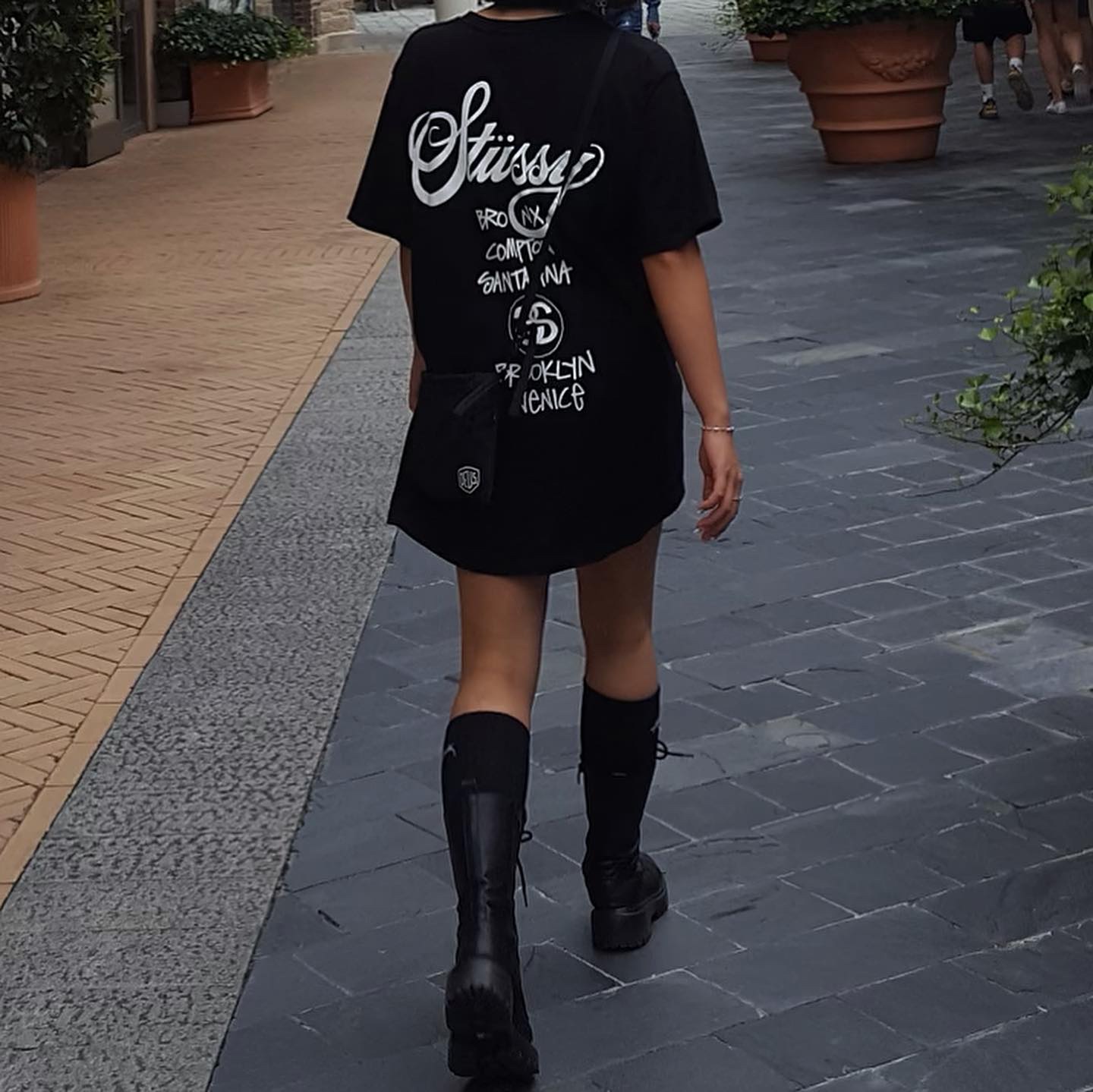 Stussy World Tour T-Shirt Black 착용 스타일