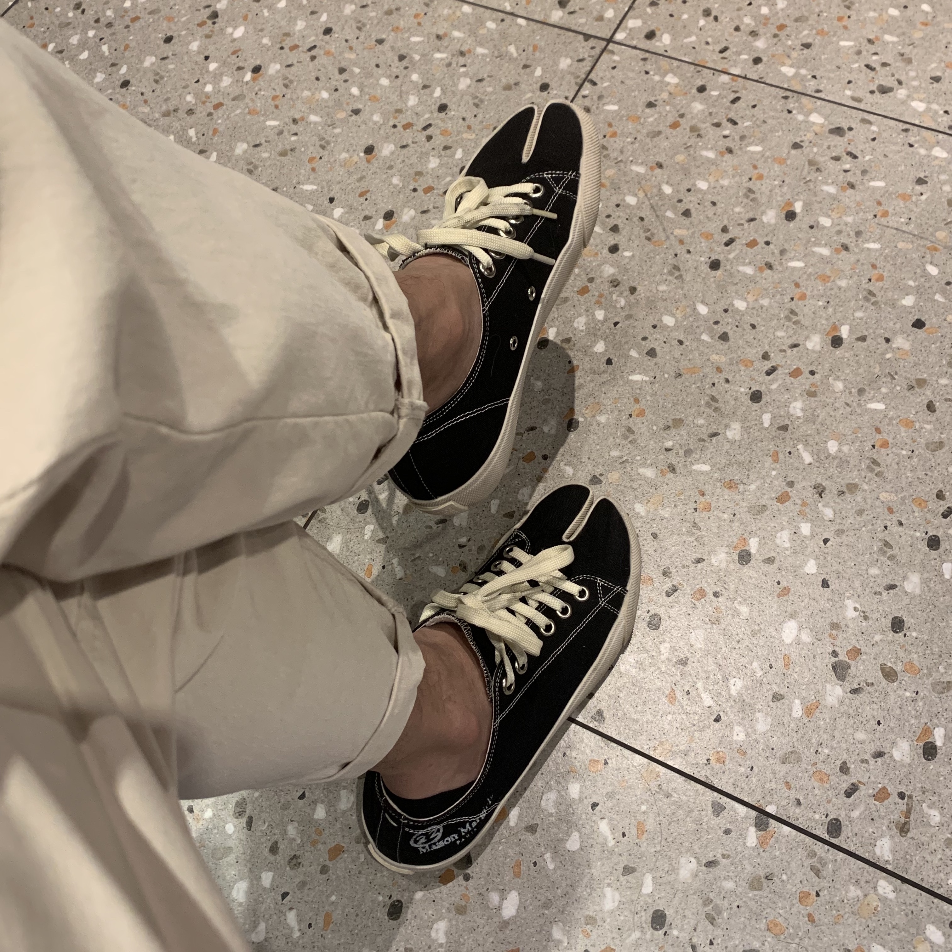 Maison Margiela Tabi Sneakers Black 착용 스타일