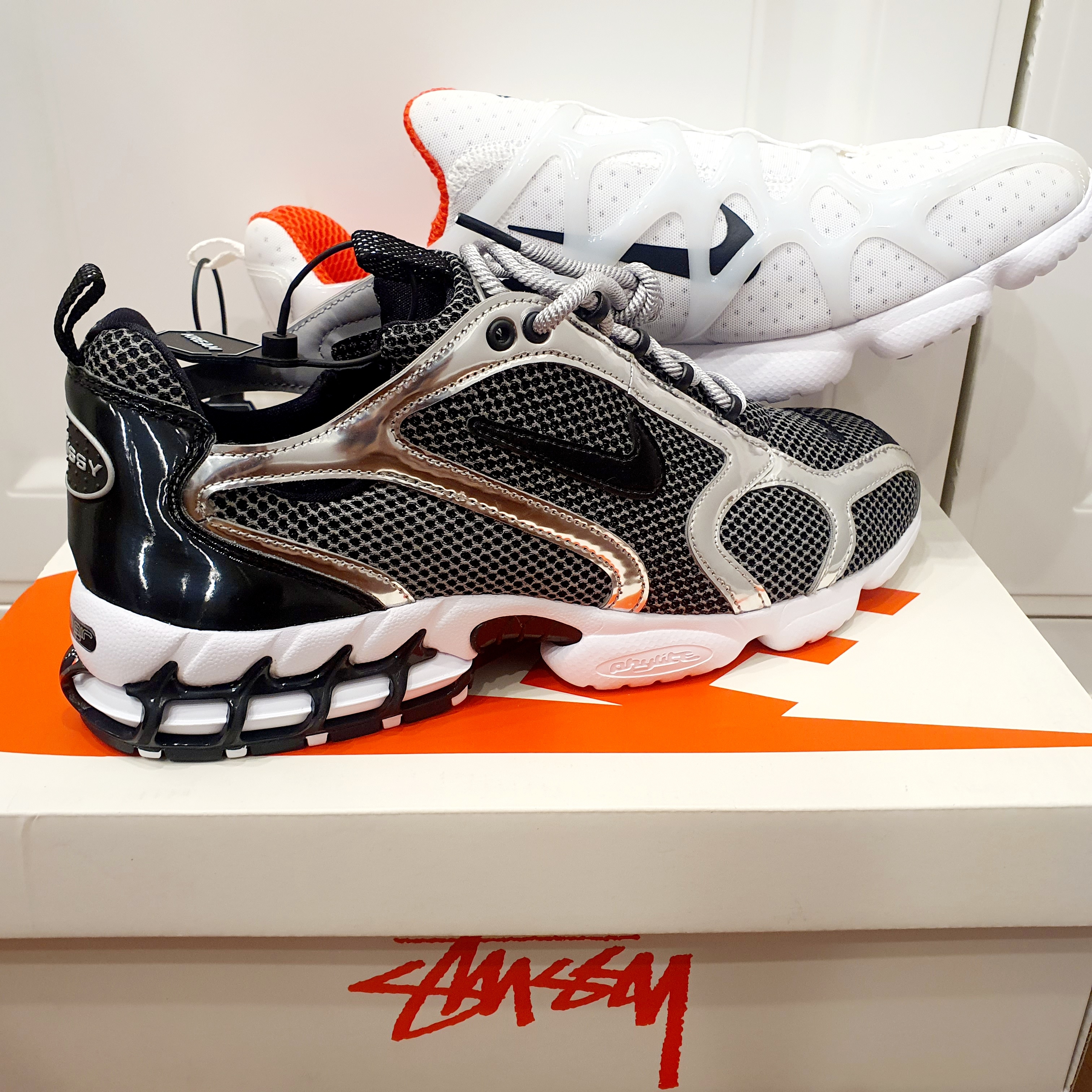 Nike x Stussy Air Zoom Spiridon Cage 2 Pure Platinum, Nike x Stussy Air Zoom Spiridon Kukini White 착용 스타일 - 1
