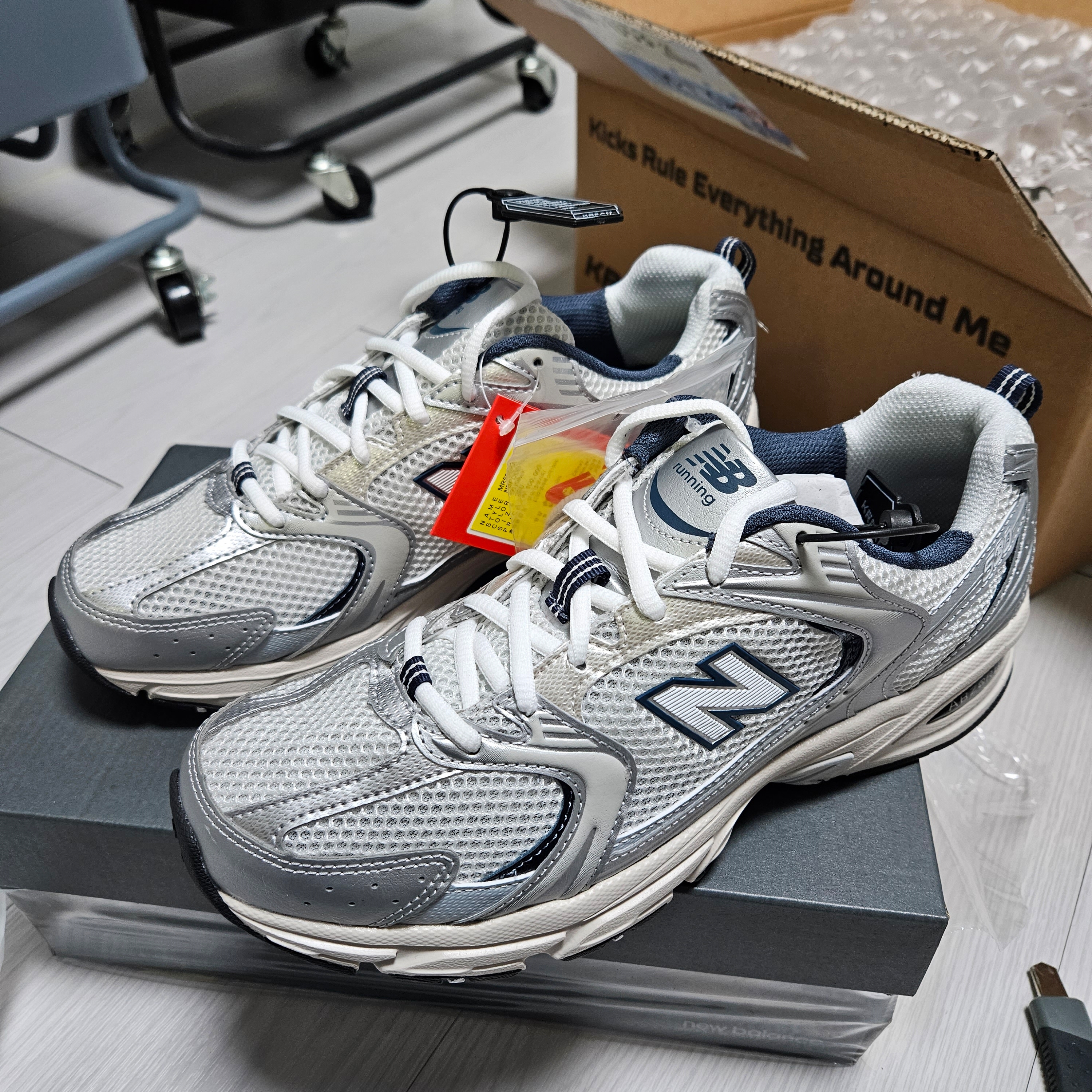 New Balance 530 Steel Grey 착용 스타일 - 2