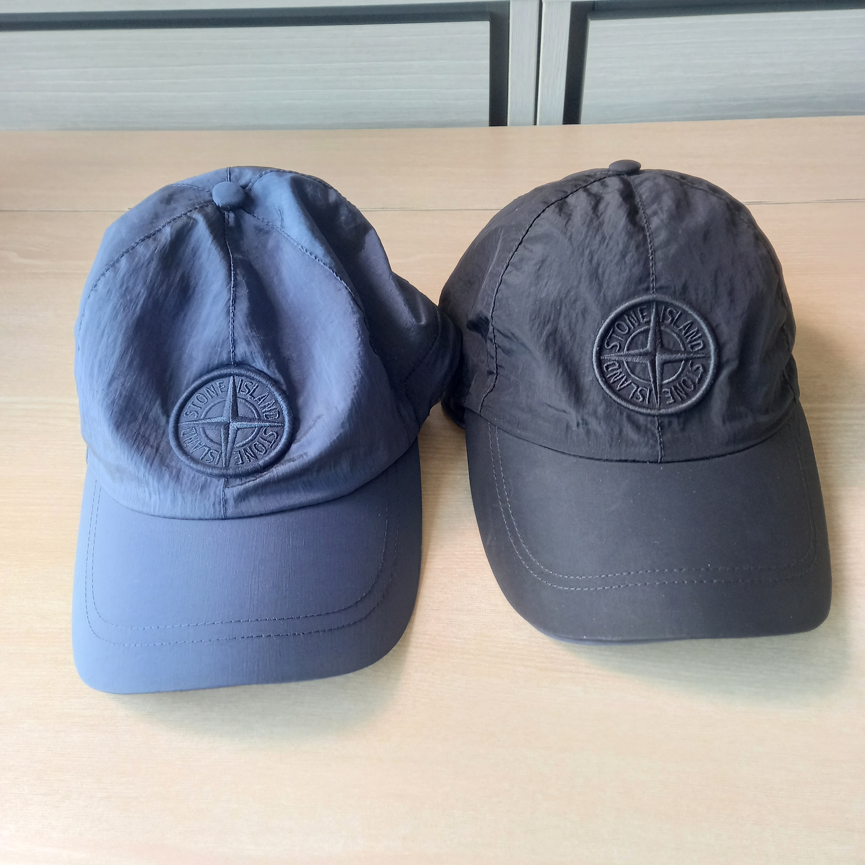 Stone Island 99576 Nylon Metal 6-Panel Cap Avio Blue - 23SS 착용 스타일