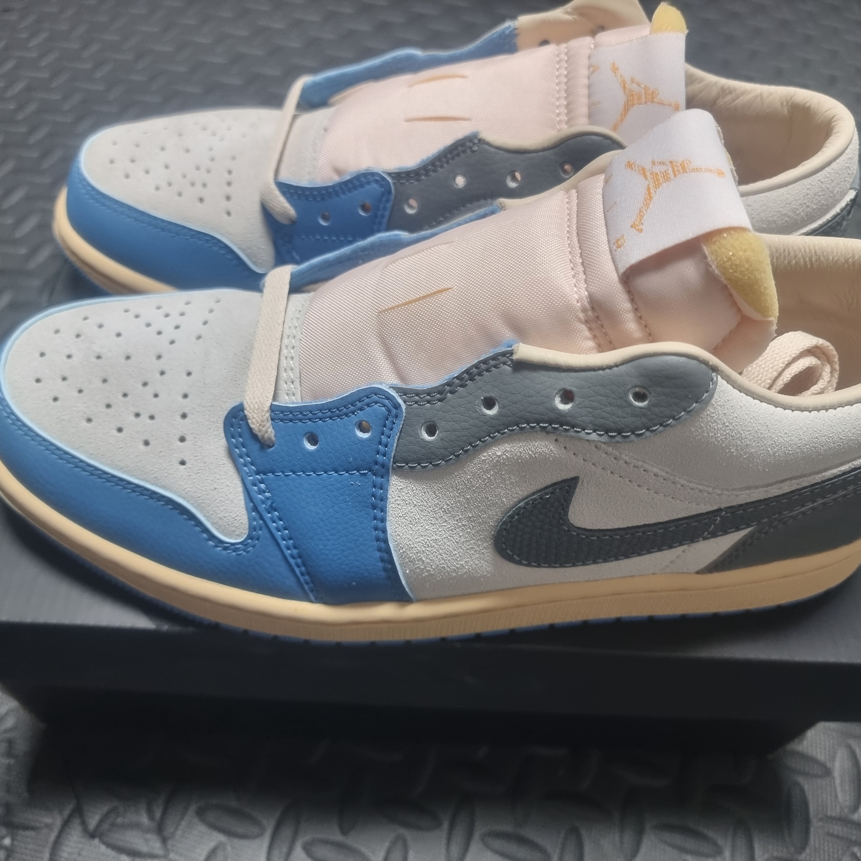 Jordan 1 Low SE Tokyo 96 착용 스타일