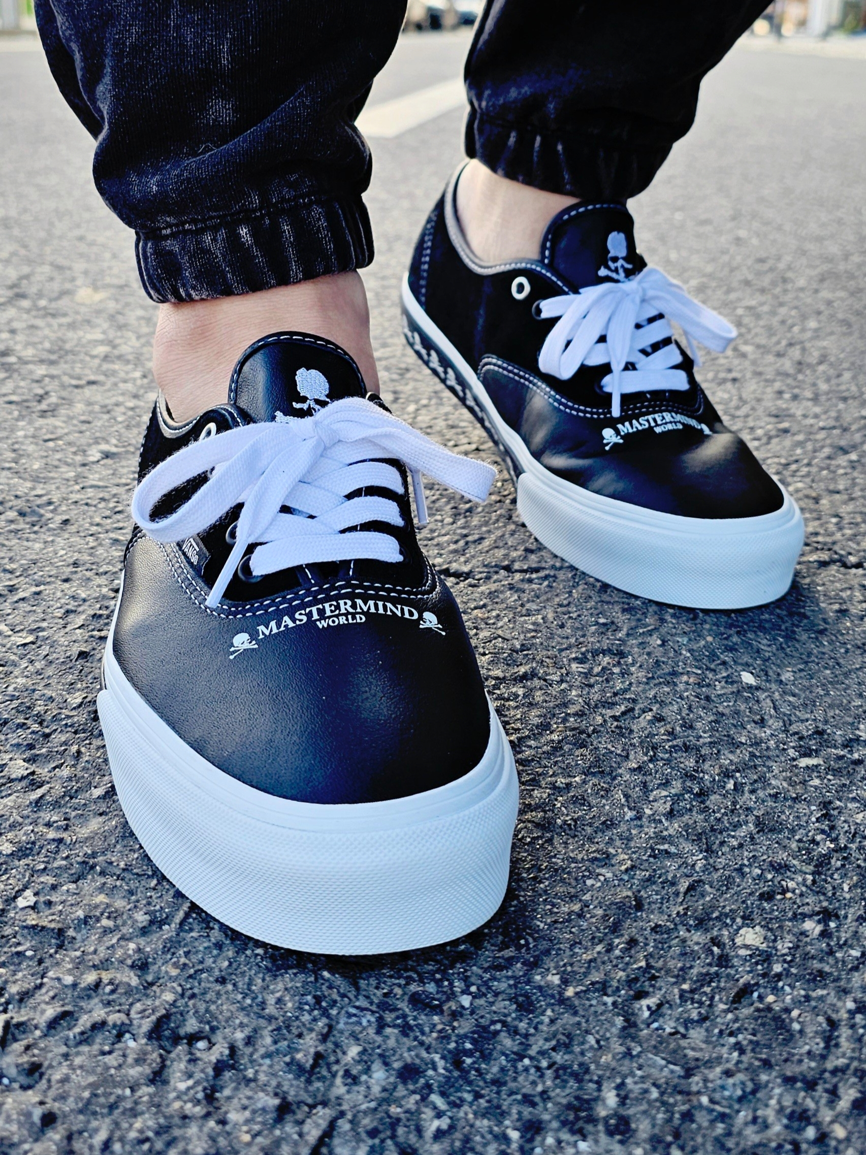 Vans Vault x Mastermind World Authentic LX Black 착용 스타일 - 1