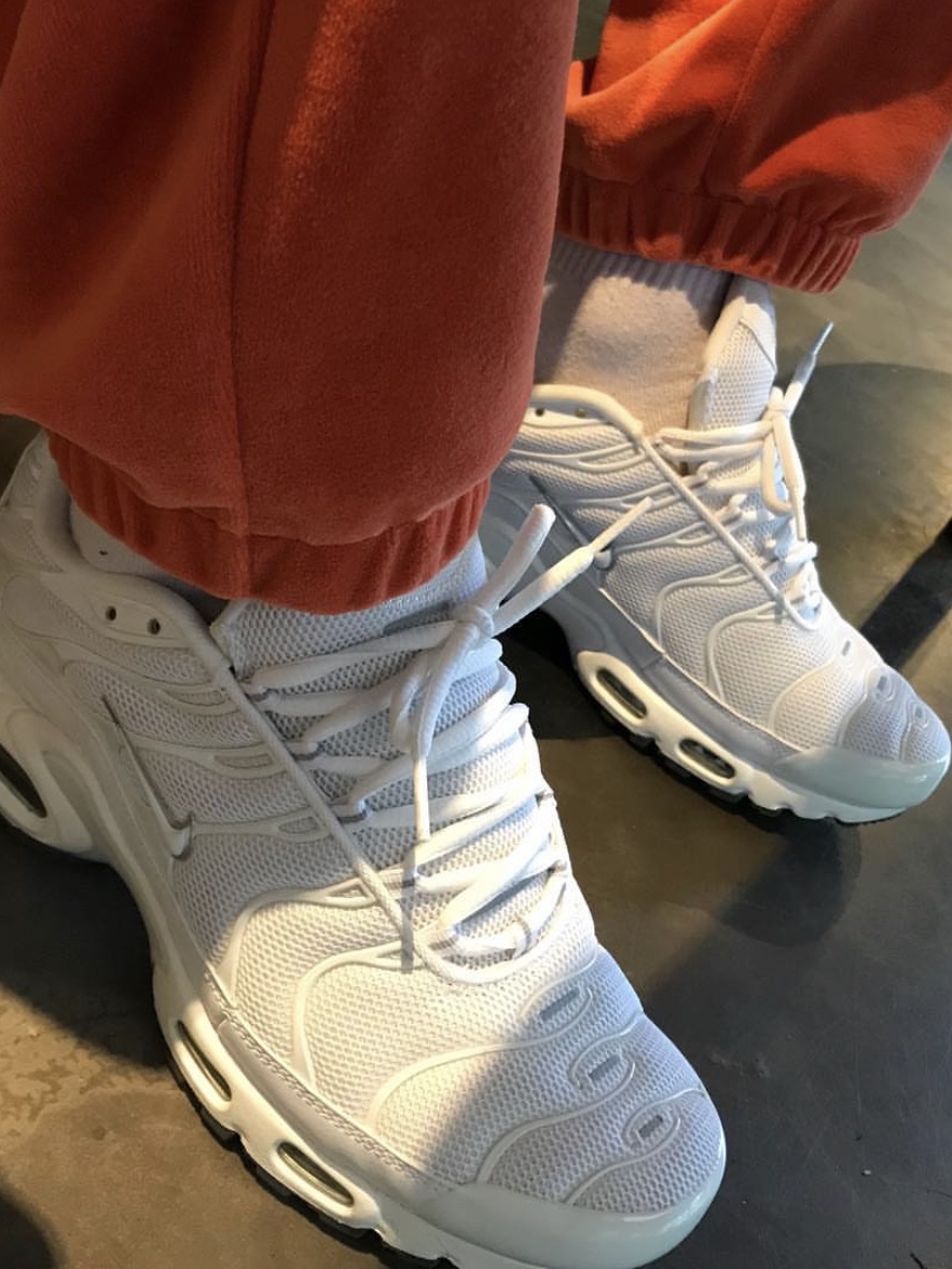 Nike Air Max Plus White 착용 스타일 - 2