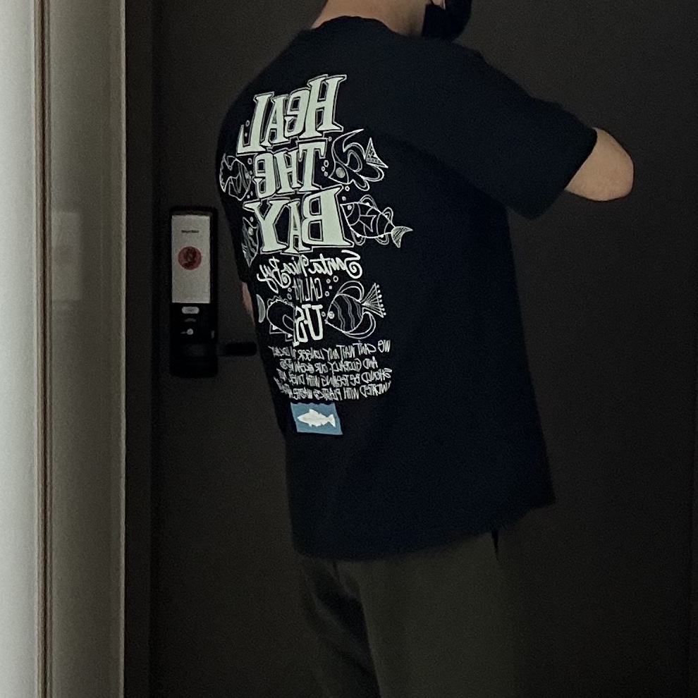 Stussy x Heal The Bay Ocean Pigment Dyed T-Shirt Black 착용 스타일 - 3