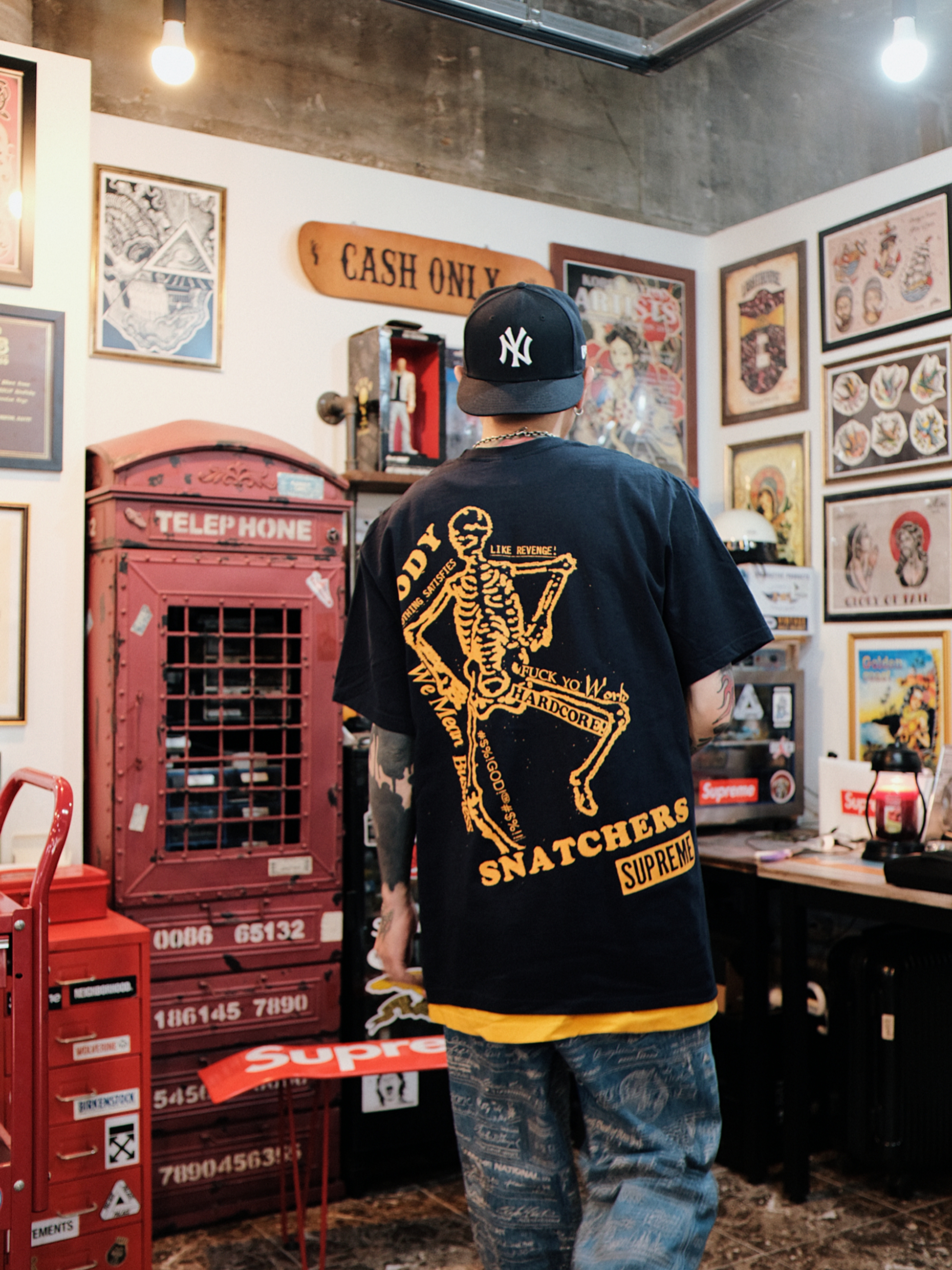 Supreme Body Snatchers T-Shirt Navy - 23SS, Supreme Checks Embroidered Jean Blue - 20SS 착용 스타일 - 1