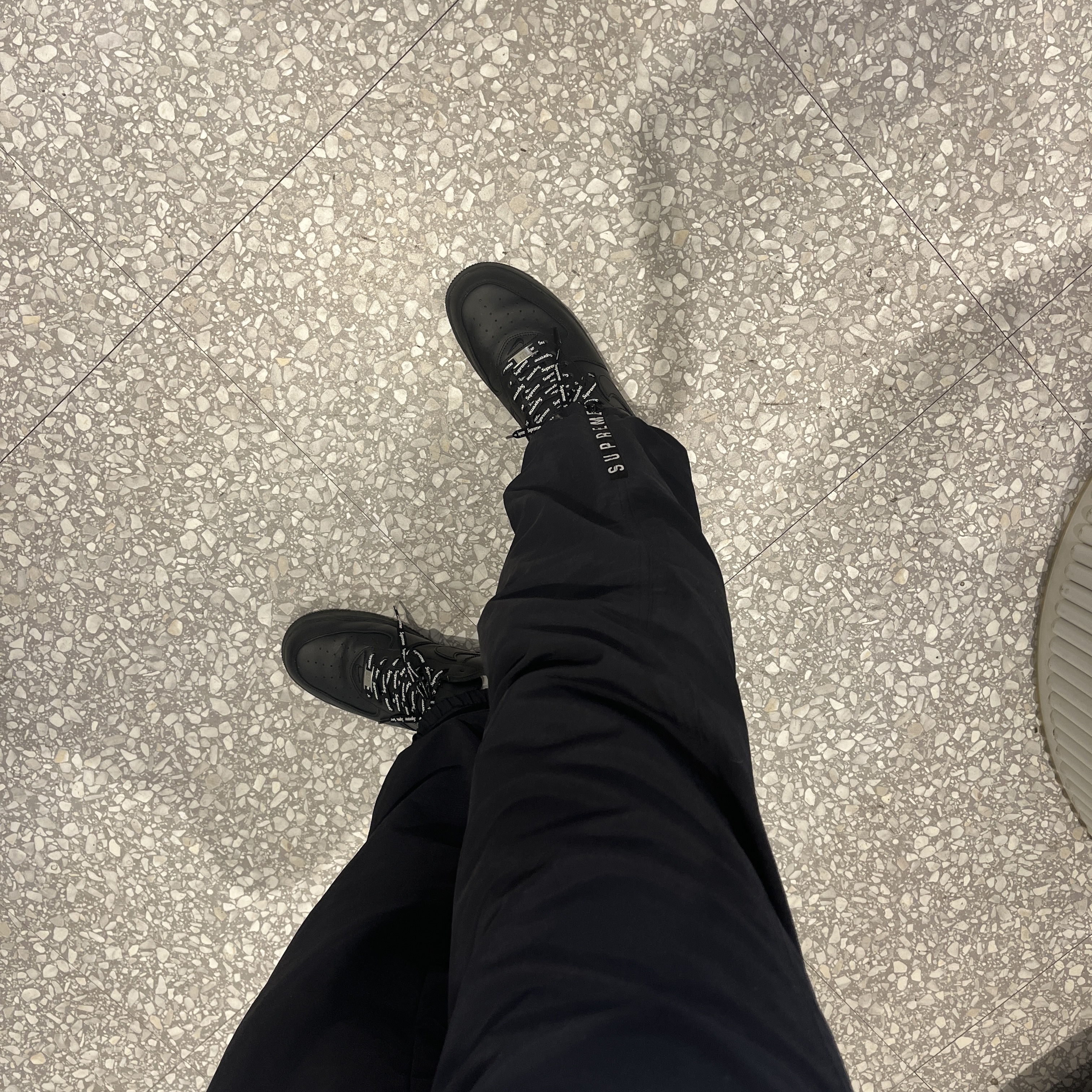 Supreme Warm Up Pants Black - 22SS, Nike x Supreme Air Force 1 Low Black 착용 스타일