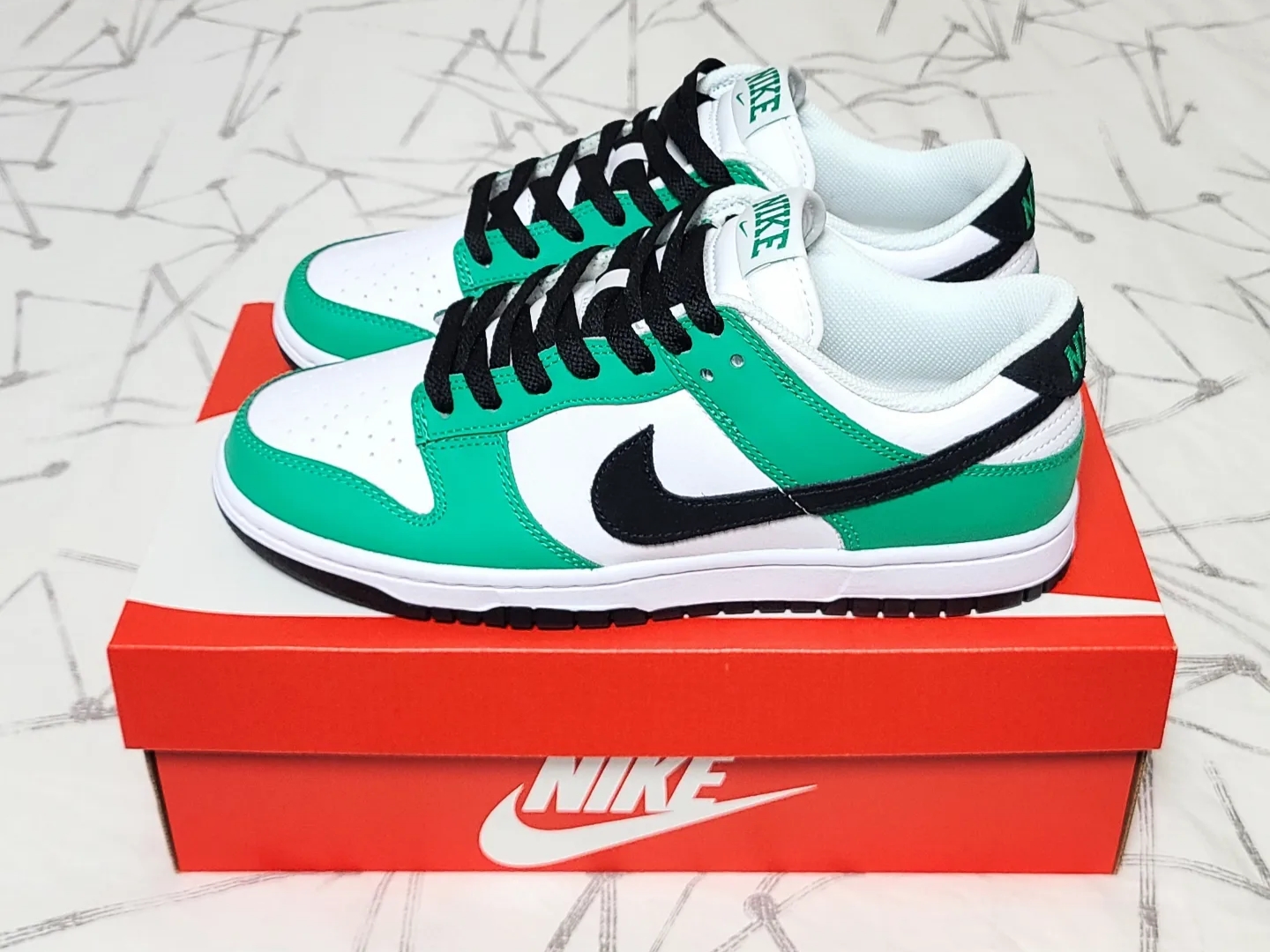Nike Dunk Low White Green 착용 스타일 - 2