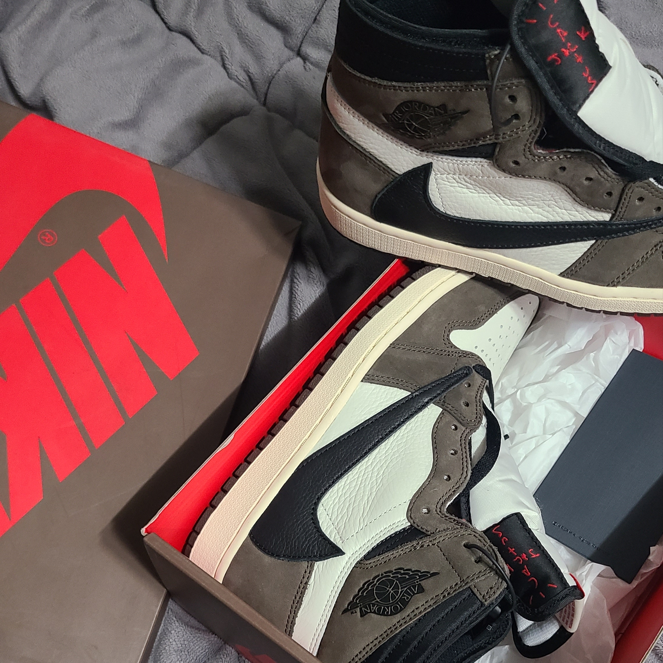 Jordan 1 x Travis Scott Retro High OG SP Mocha 착용 스타일