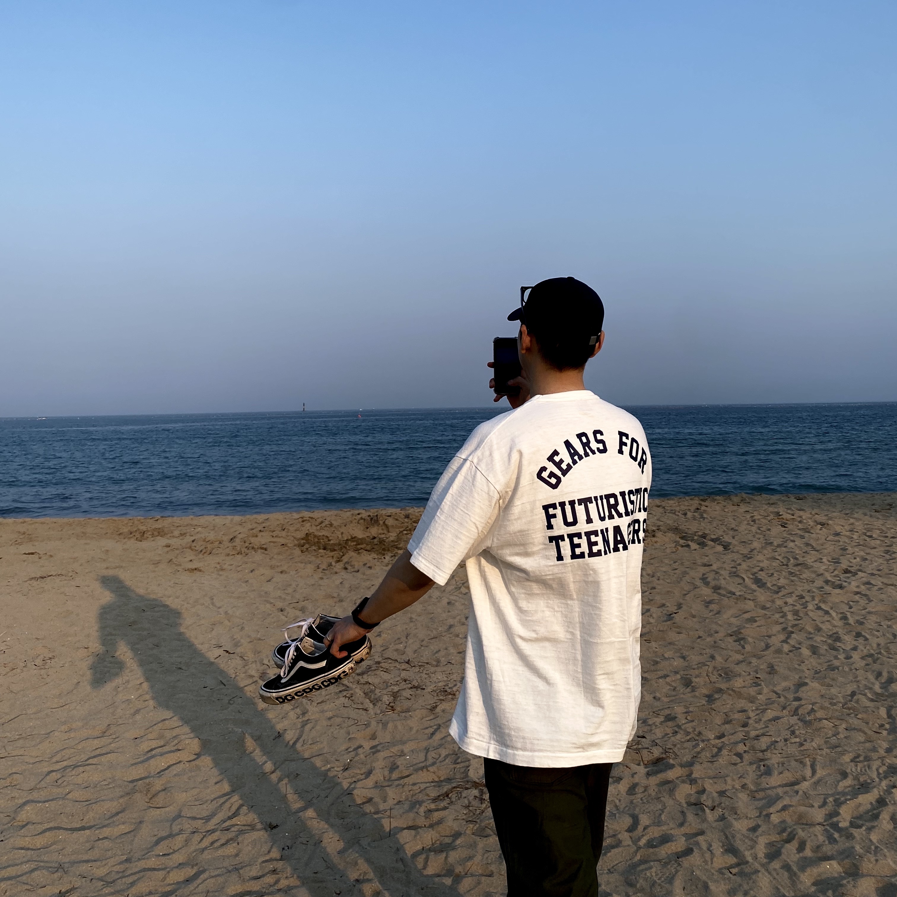 Human Made Graphic T-Shirt #06 White, Vans Vault x CDG OG Old Skool LX Side Wall 착용 스타일
