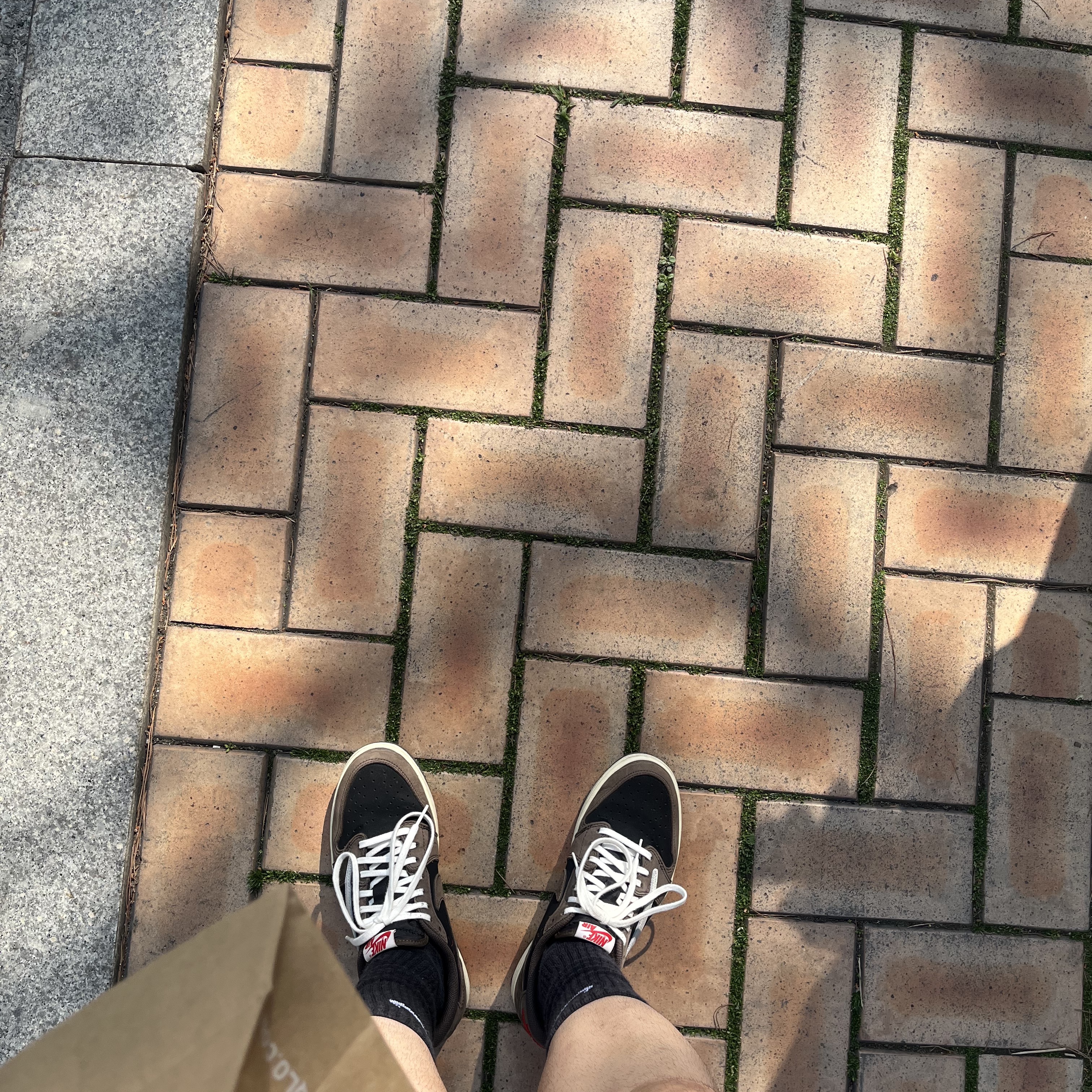 Jordan 1 x Travis Scott Retro Low OG SP Mocha 착용 스타일