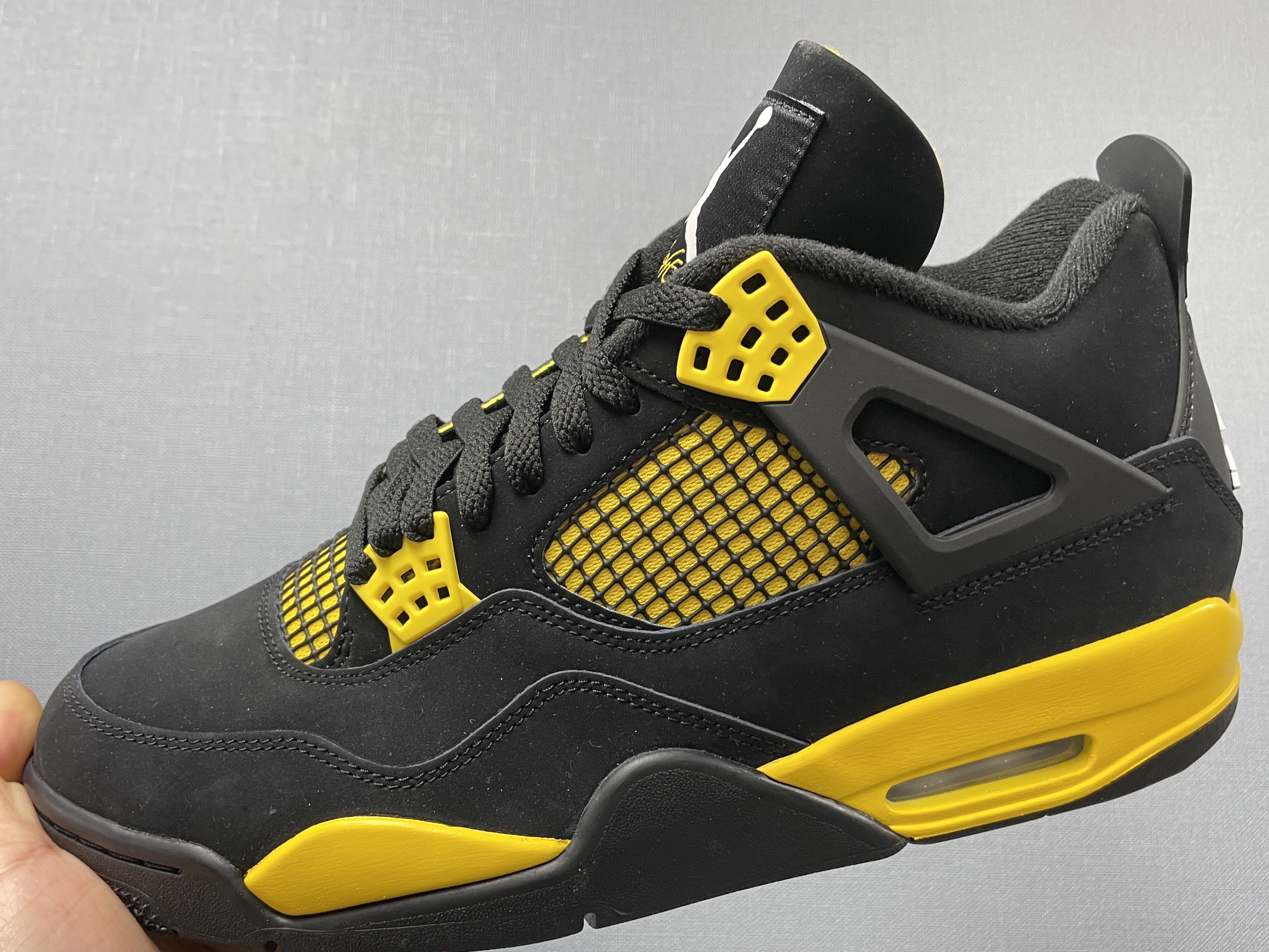 Jordan 4 Retro Thunder 2023 착용 스타일 - 1
