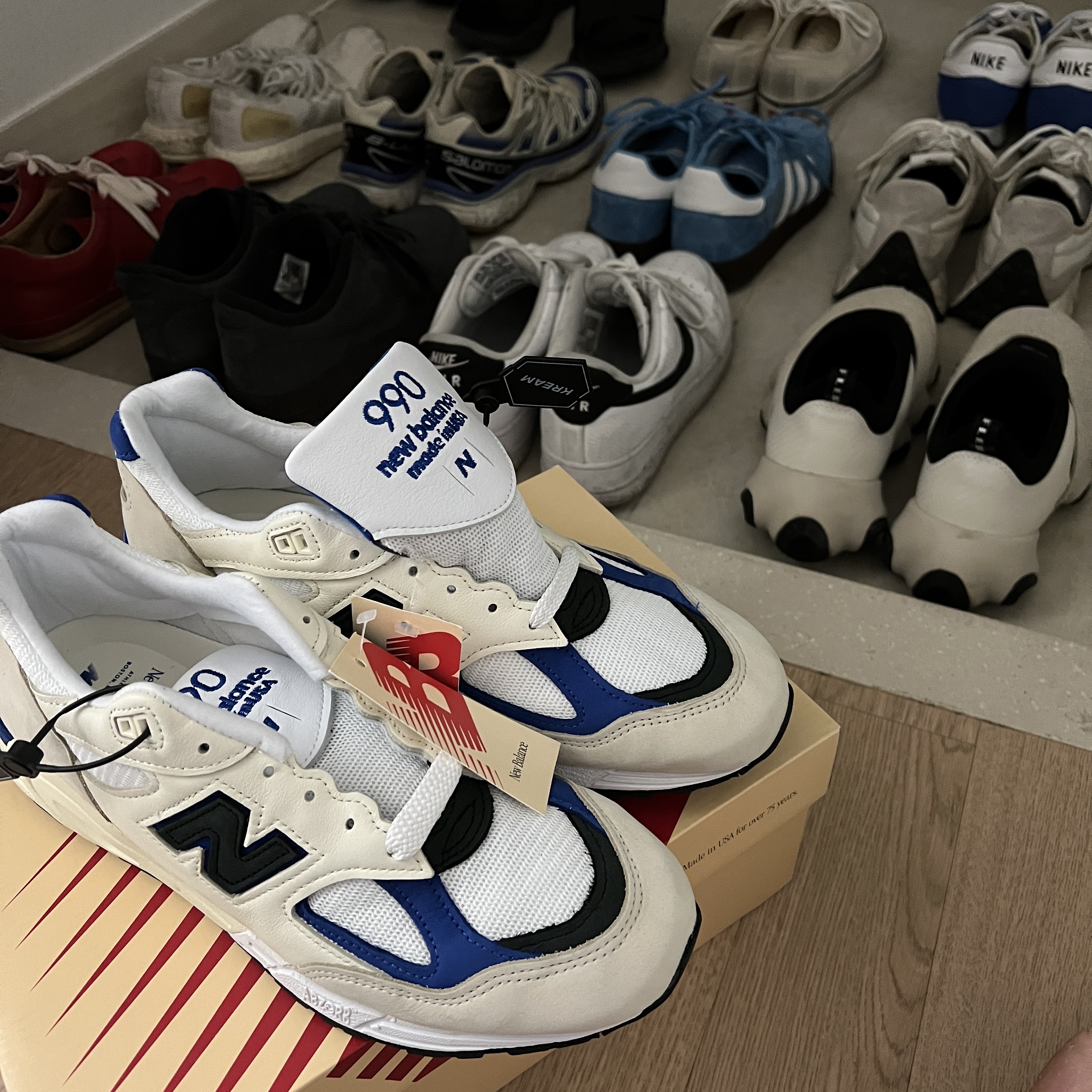 New Balance 990v2 Made in USA White Blue, Vans Authentic 44 DX Anaheim Factory Classic White 착용 스타일 - 1