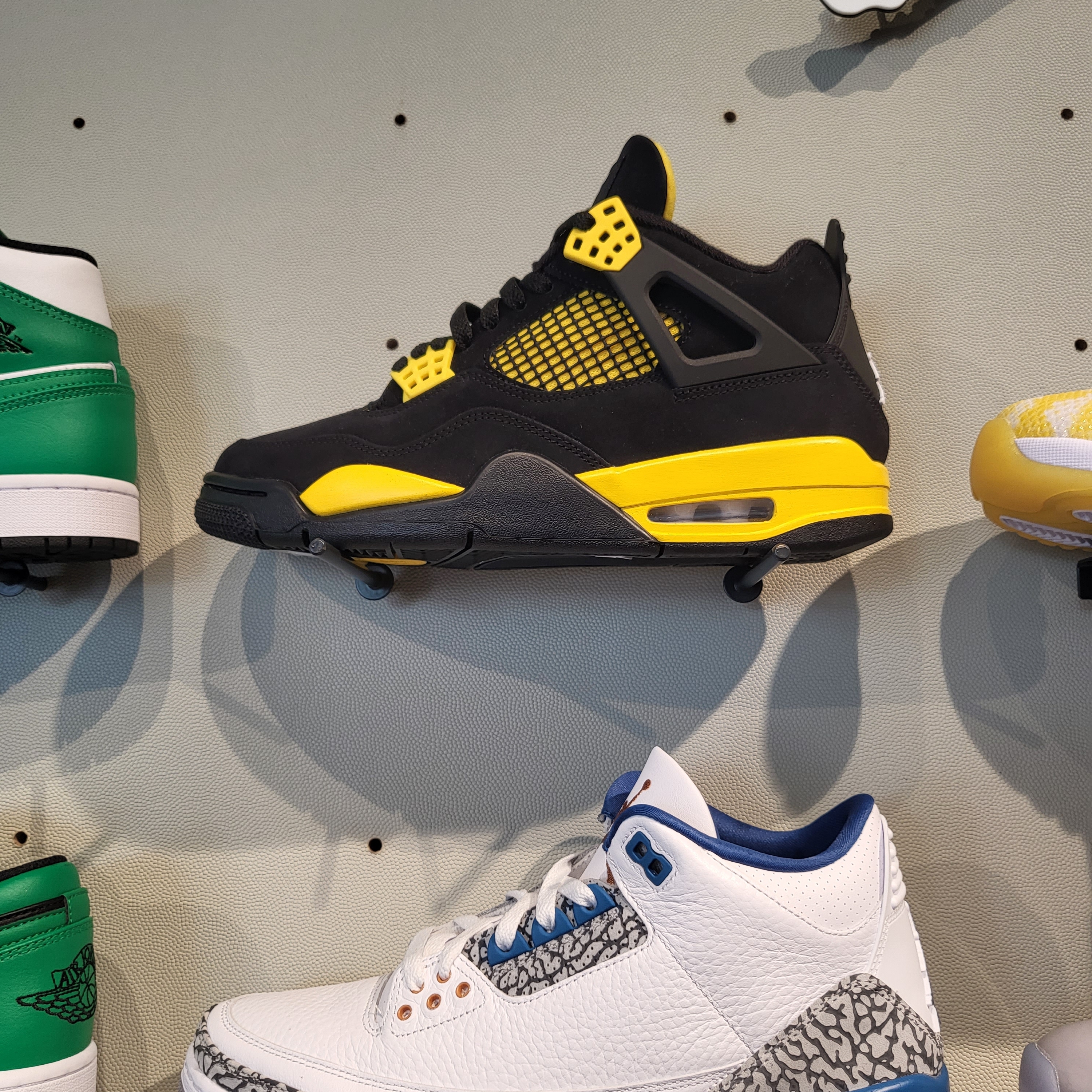 Jordan 4 Retro Thunder 2023 착용 스타일