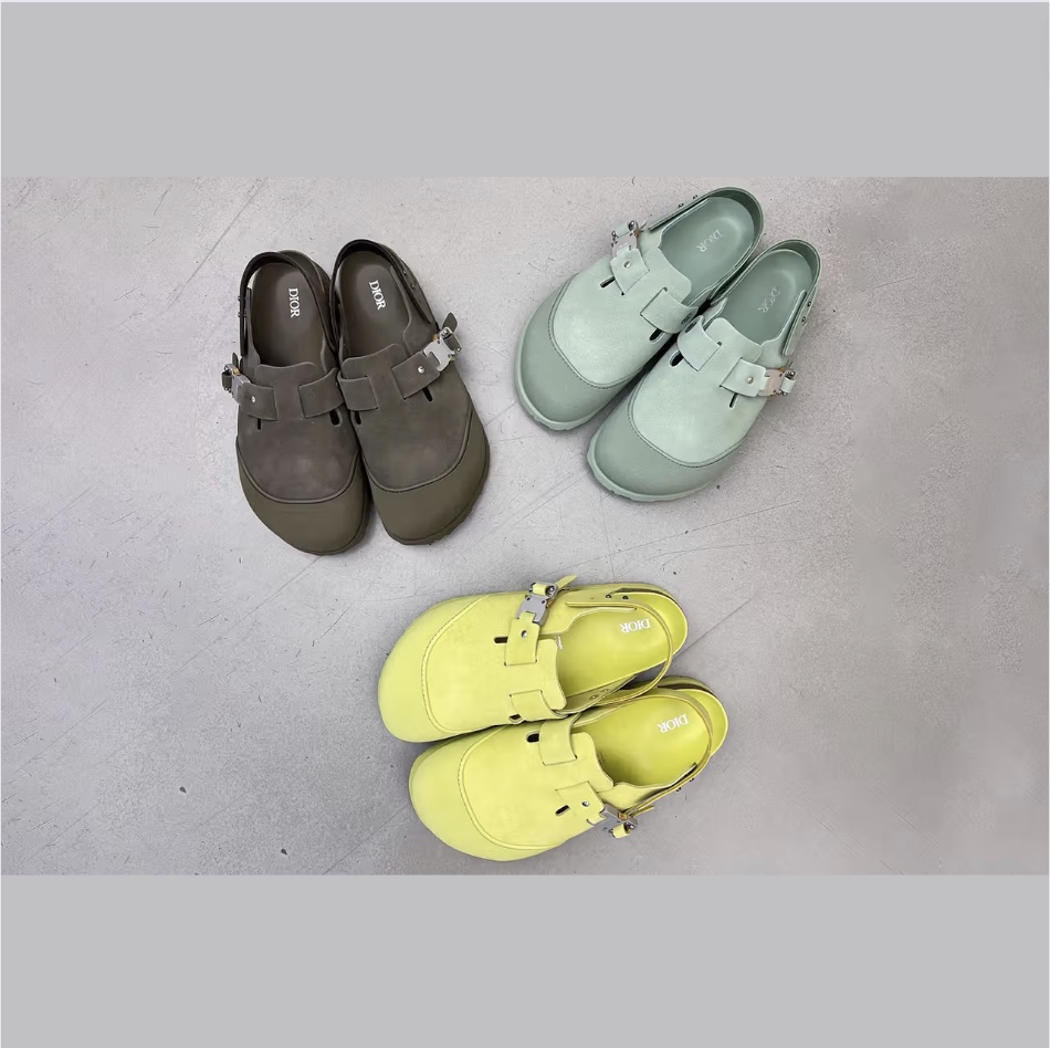 Dior x Birkenstock Tokio Mule Felted Wool Nubuck Calfskin Gray, Dior x Birkenstock Tokio Mule Felted Wool Embroidered with Flowers and Nubuck Calfskin Grey 착용 스타일 - 2