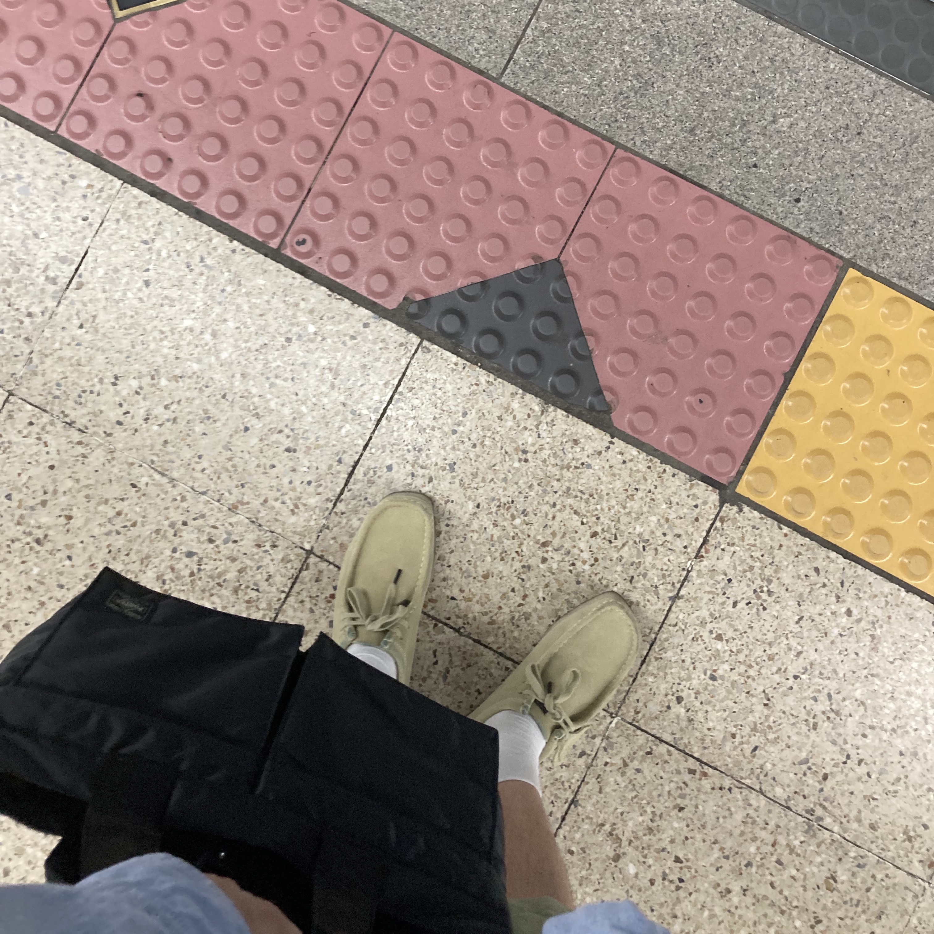 Porter Tanker New Tote Bag Black, Clarks Wallabee Maple Suede 착용 스타일
