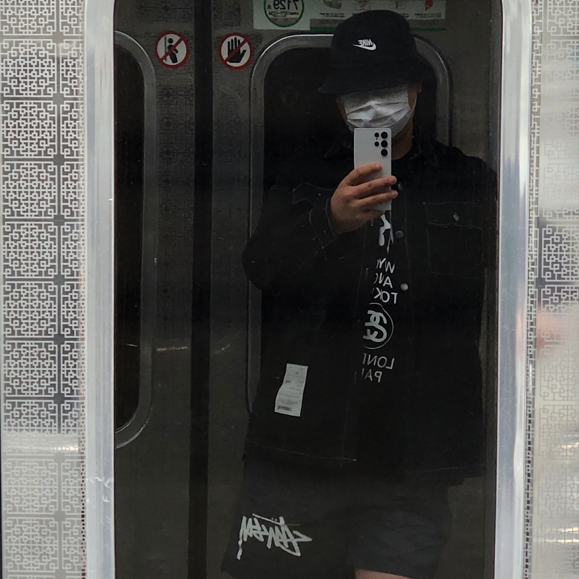 Stussy World Tour T-Shirt Black 2023, Nike x Stussy Water Shorts Off Noir 착용 스타일 - 2