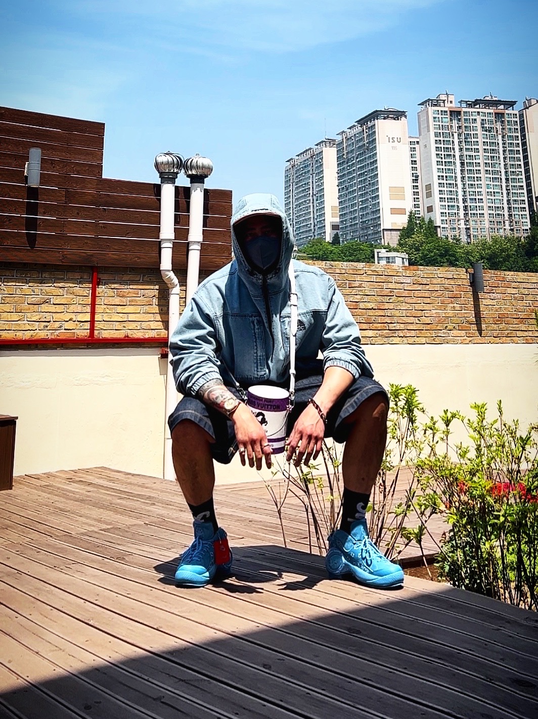 Supreme x Nike ACG Denim Pullover Washed Blue - 22FW, Supreme x Nike Lightweight Crew Socks Black (1 Pack) 착용 스타일 - 1