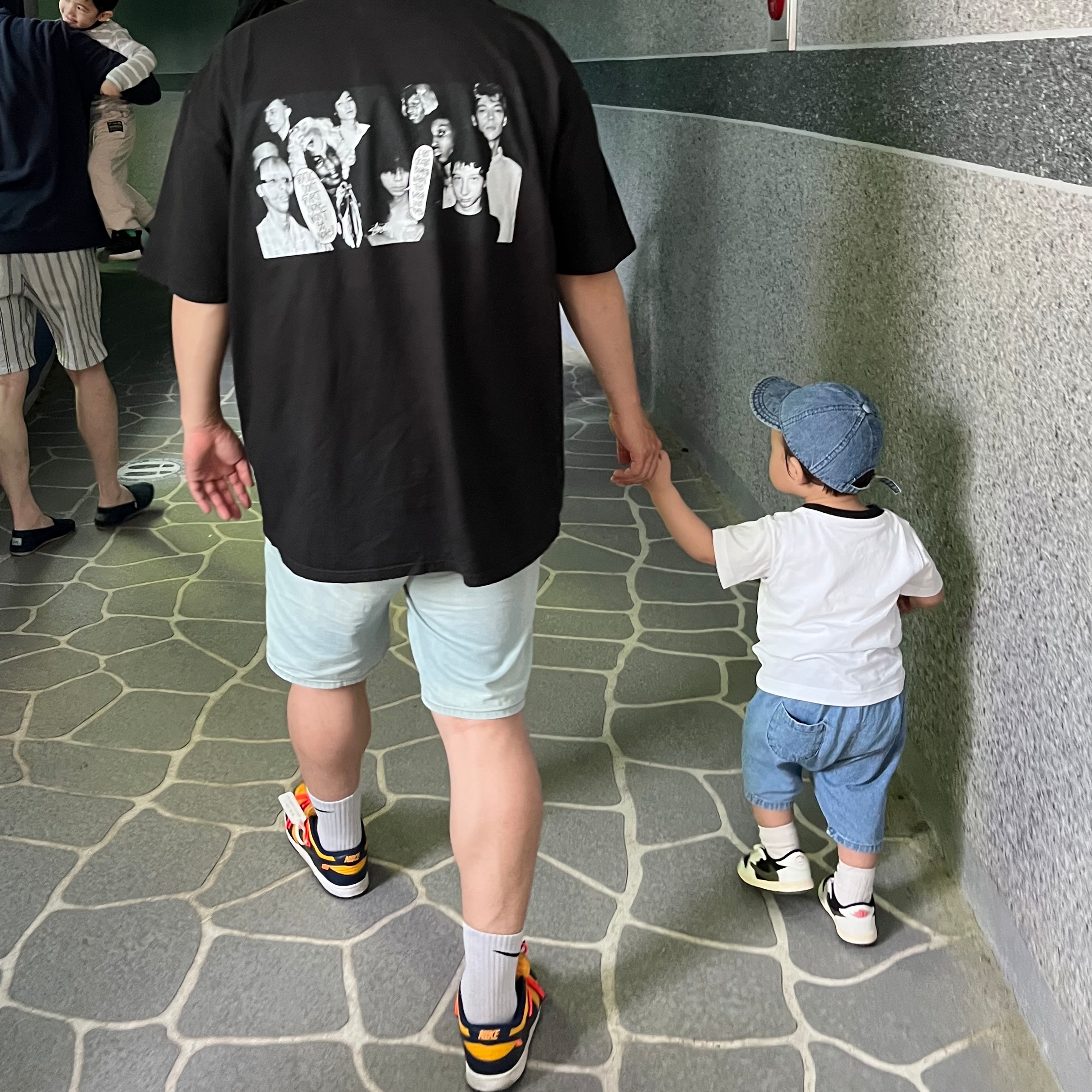 Stussy x Martine Rose Collage Pigment Dyed T-Shirt Black, (TD) Jordan 1 x Travis Scott Retro Low OG SP Medium Olive 착용 스타일