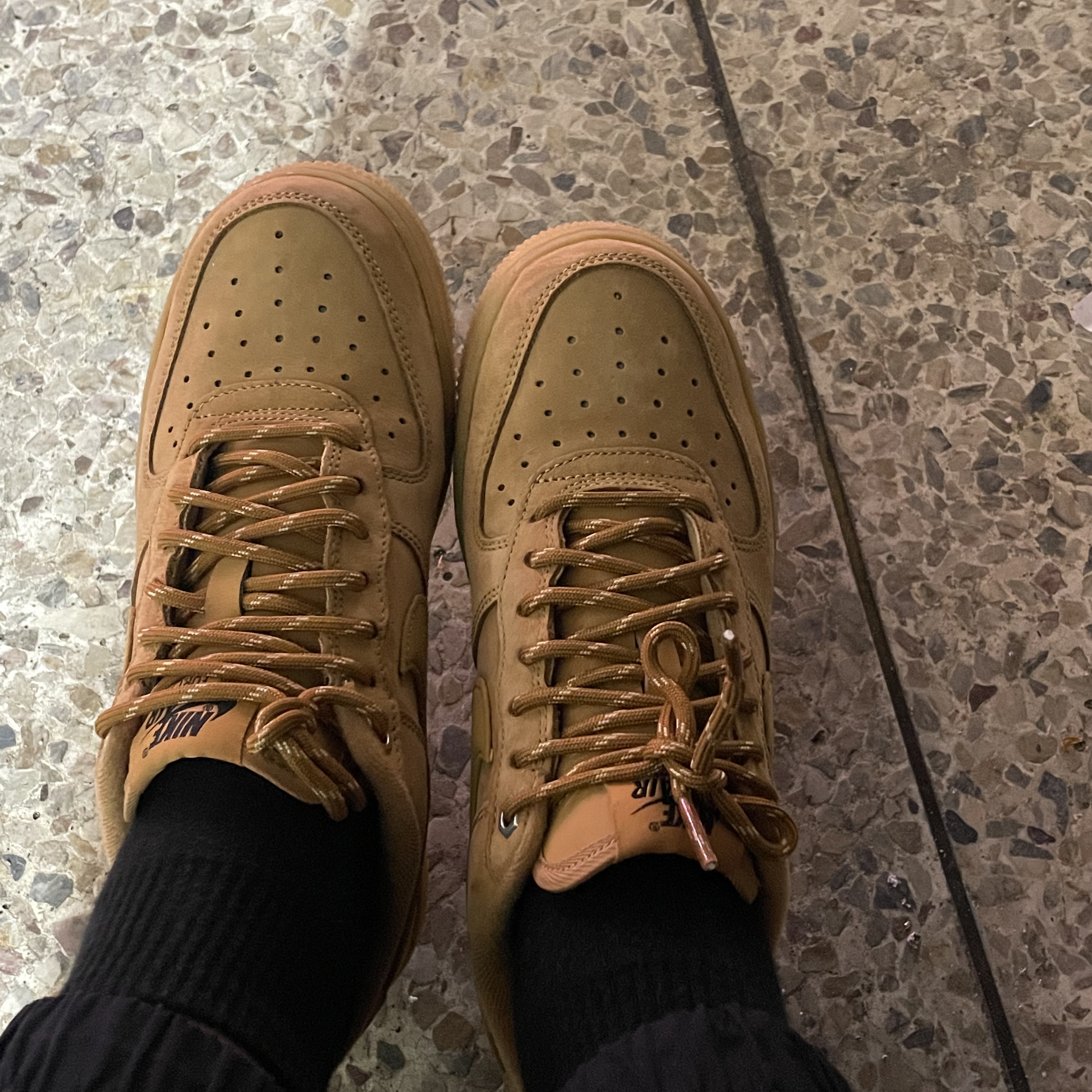 Nike Air Force 1 '07 WB Flax 착용 스타일
