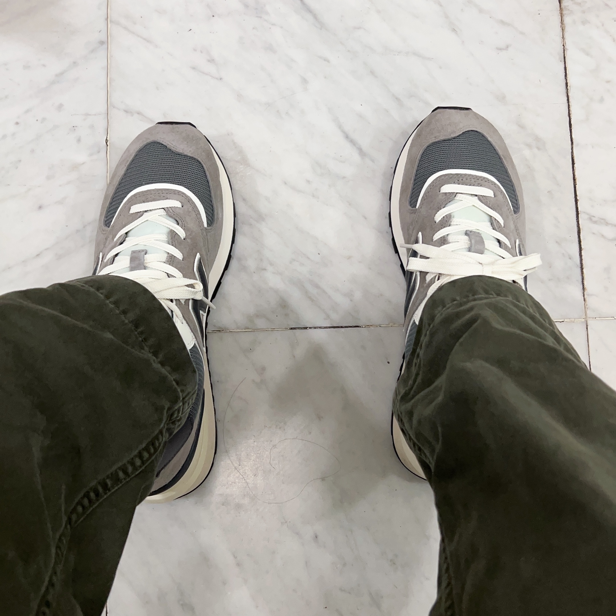 New Balance 574 Legacy Grey 착용 스타일