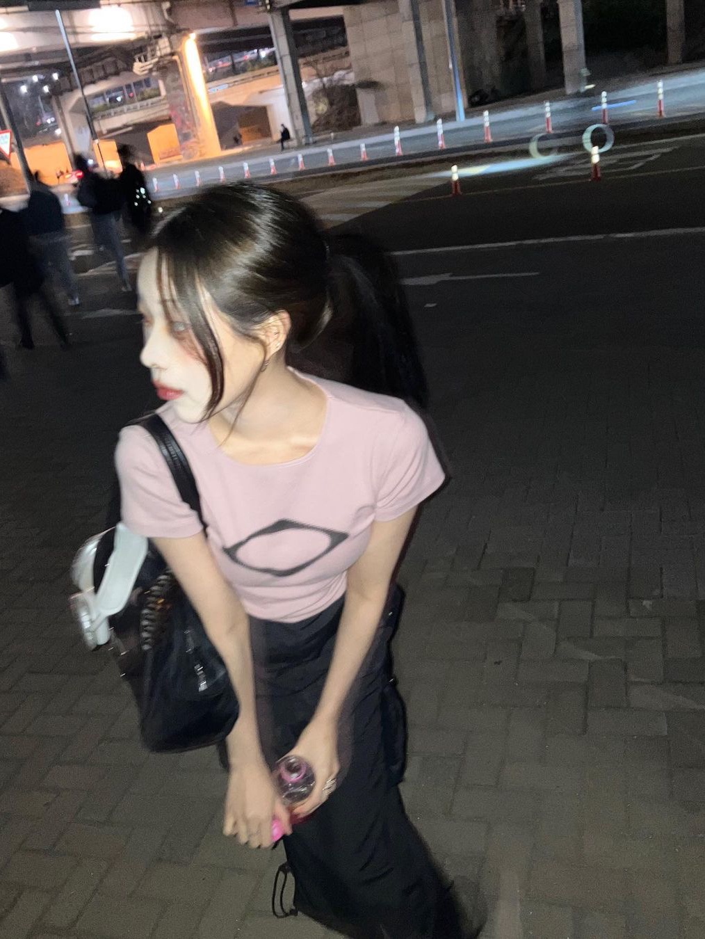 (W) Mischief Rhombus Blur T-Shirt Mini Dusty Pink, (W) Mischief Rhombus Blur T-Shirt Mini Black 착용 스타일