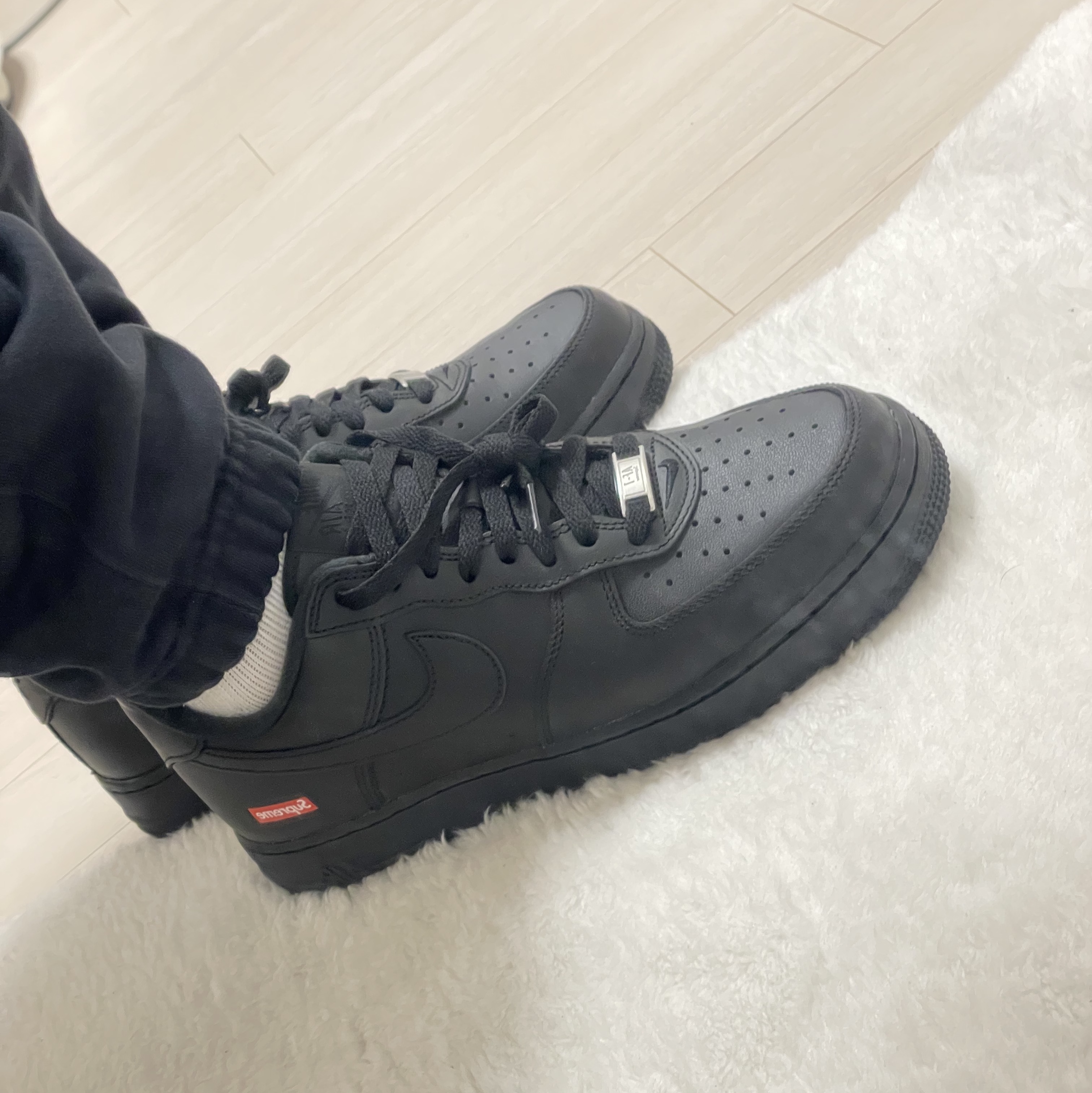 Nike x Supreme Air Force 1 Low Black 착용 스타일