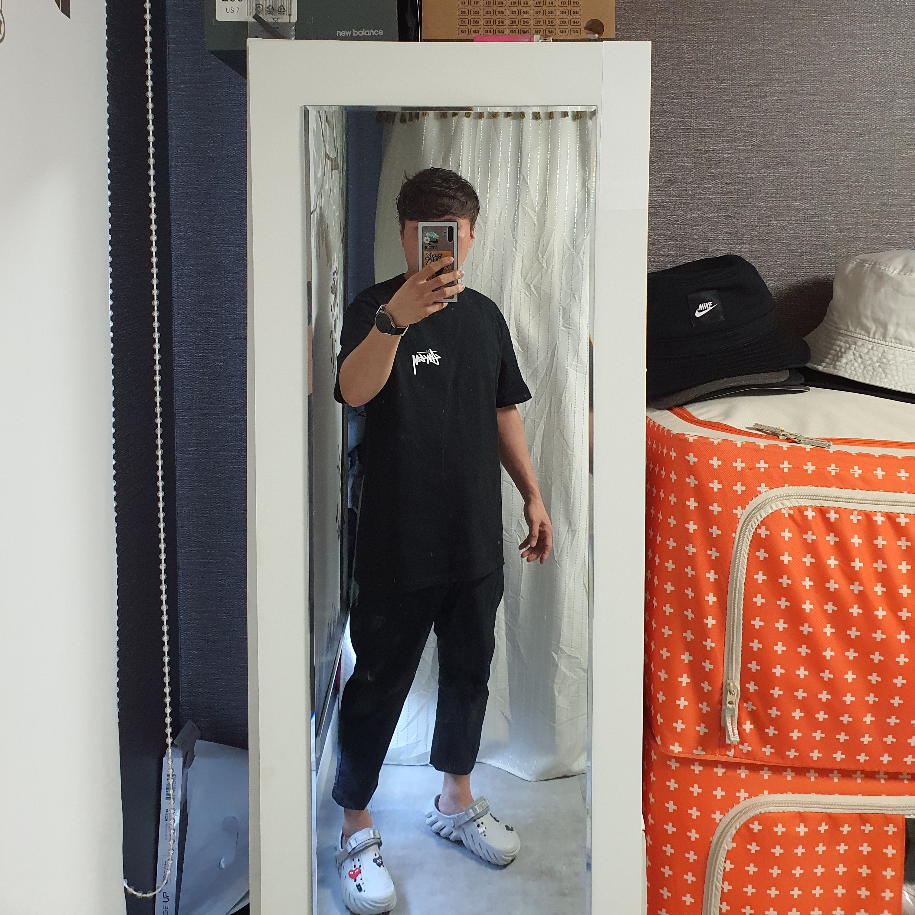 Crocs Echo Clog Atmosphere, Stussy Fuzzy Dice T-Shirt Black 착용 스타일