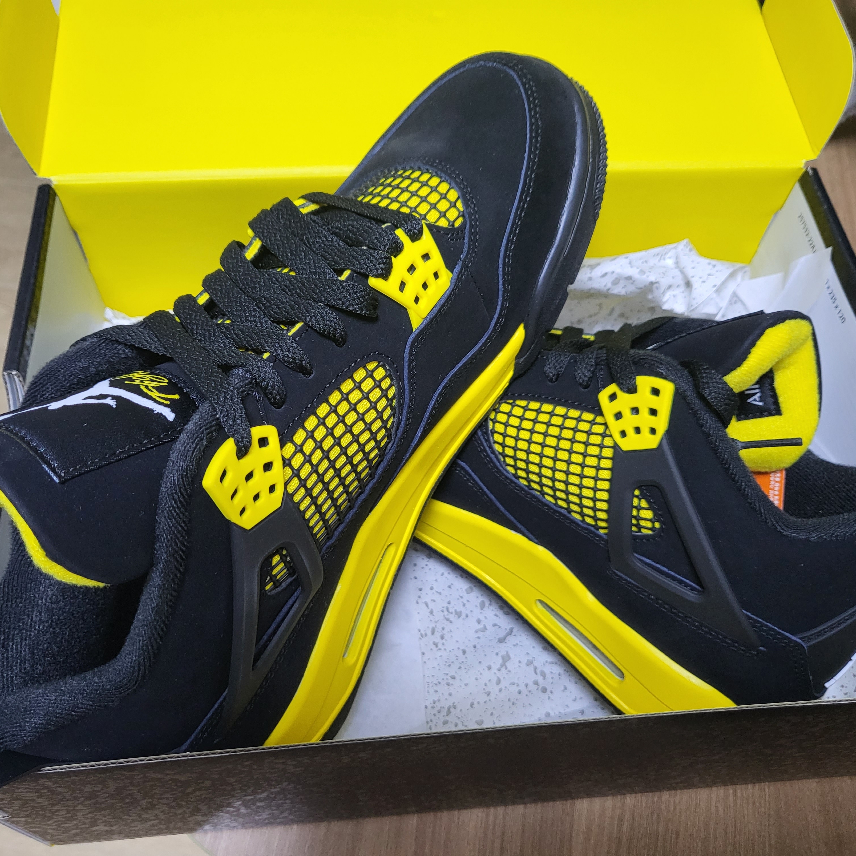 Jordan 4 Retro Thunder 2023 착용 스타일