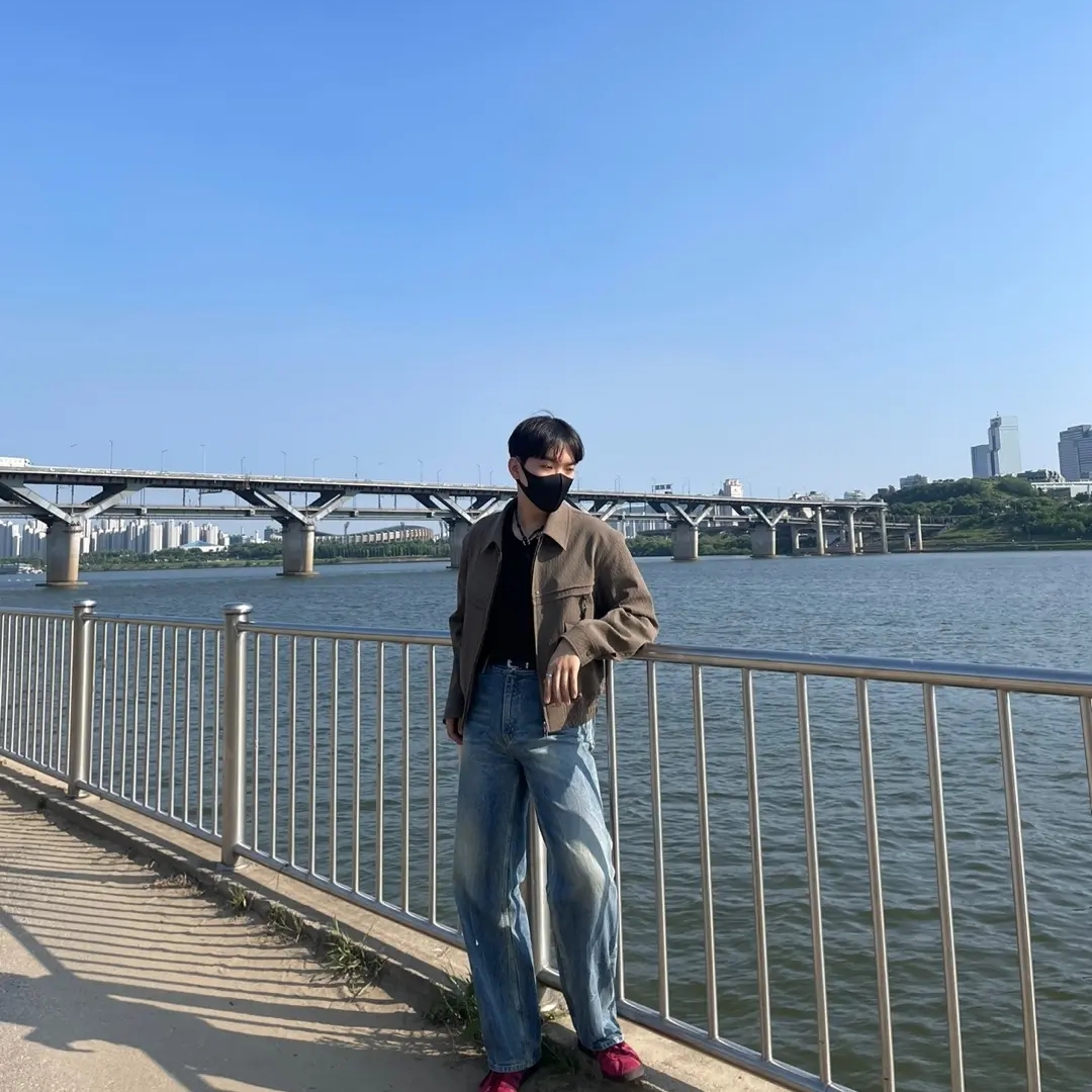 Adidas Tobacco Gruen Collegiate Burgundy 착용 스타일 - 1