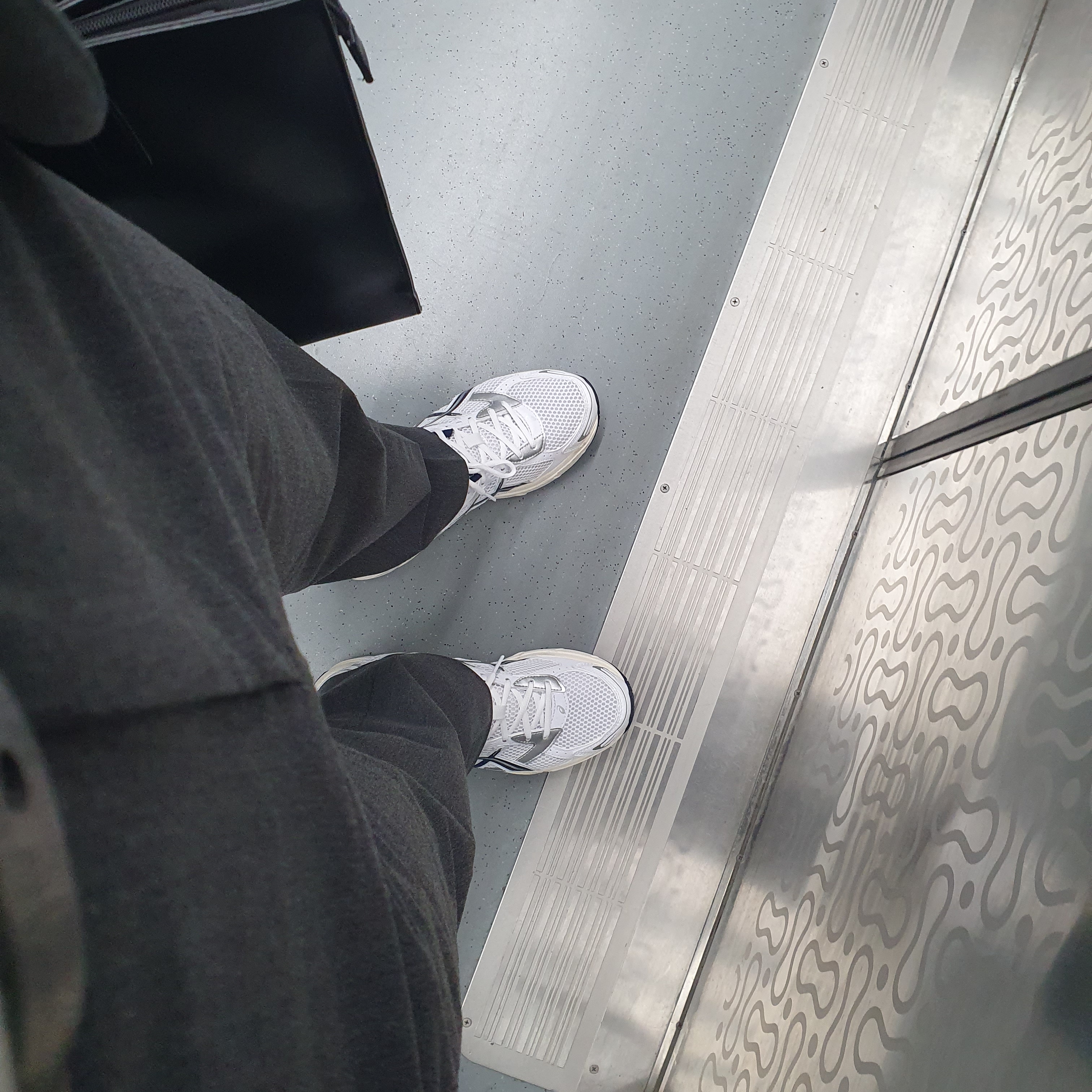 (W) Asics Gel-1130 White Midnight 착용 스타일