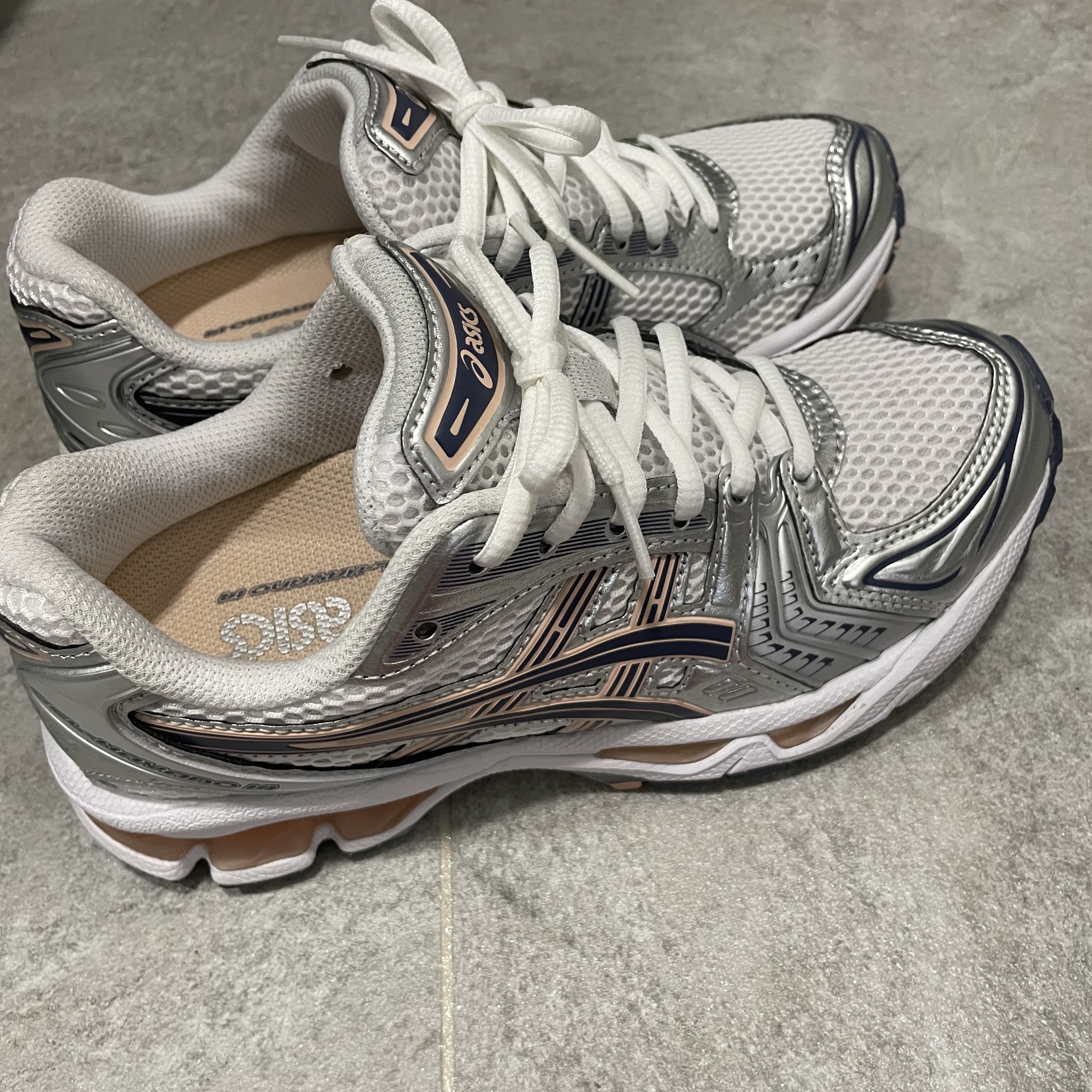 (W) Asics Gel-Kayano 14 White Thunder Blue 착용 스타일