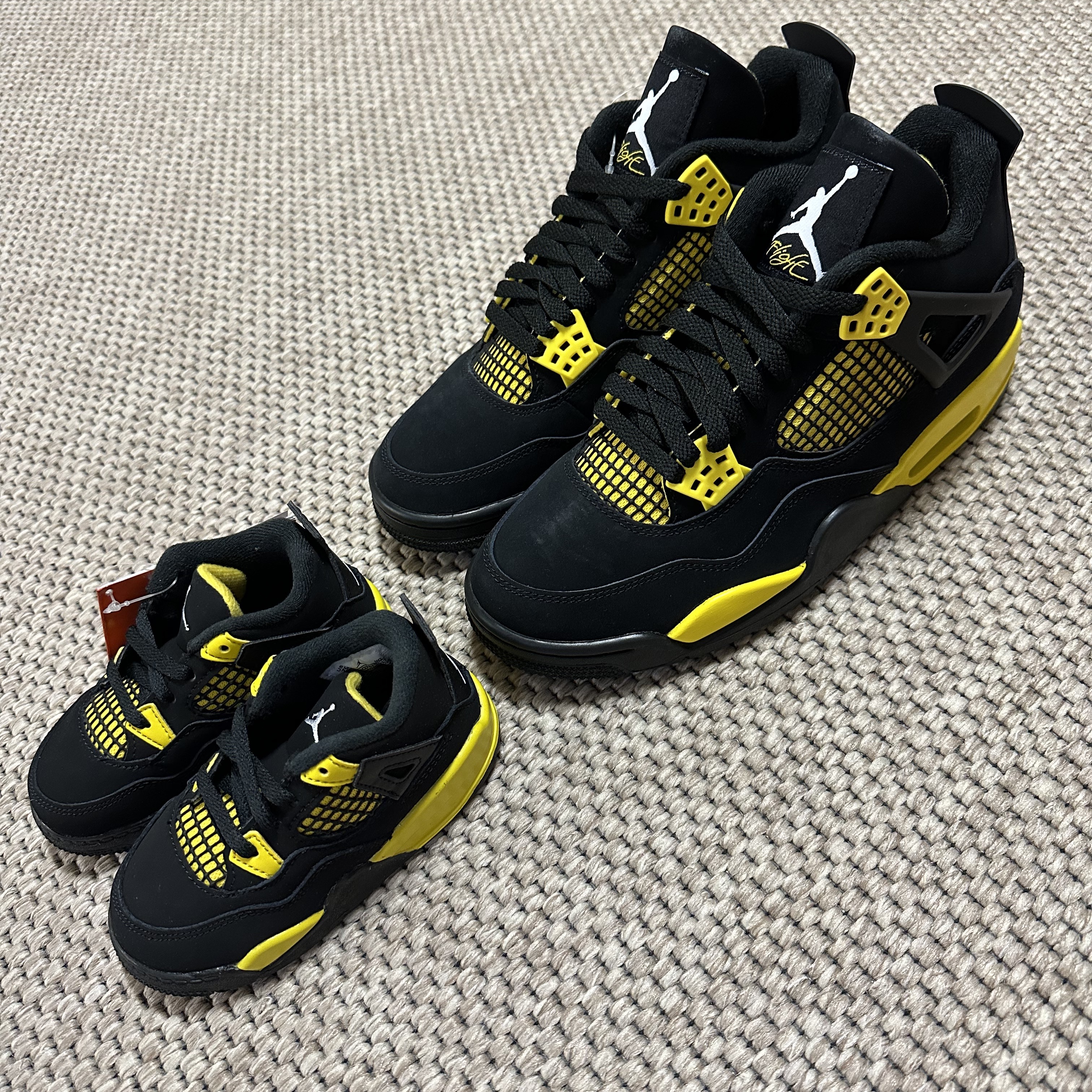 Jordan 4 Retro Thunder 2023, (TD) Jordan 4 Retro Thunder 2023 착용 스타일