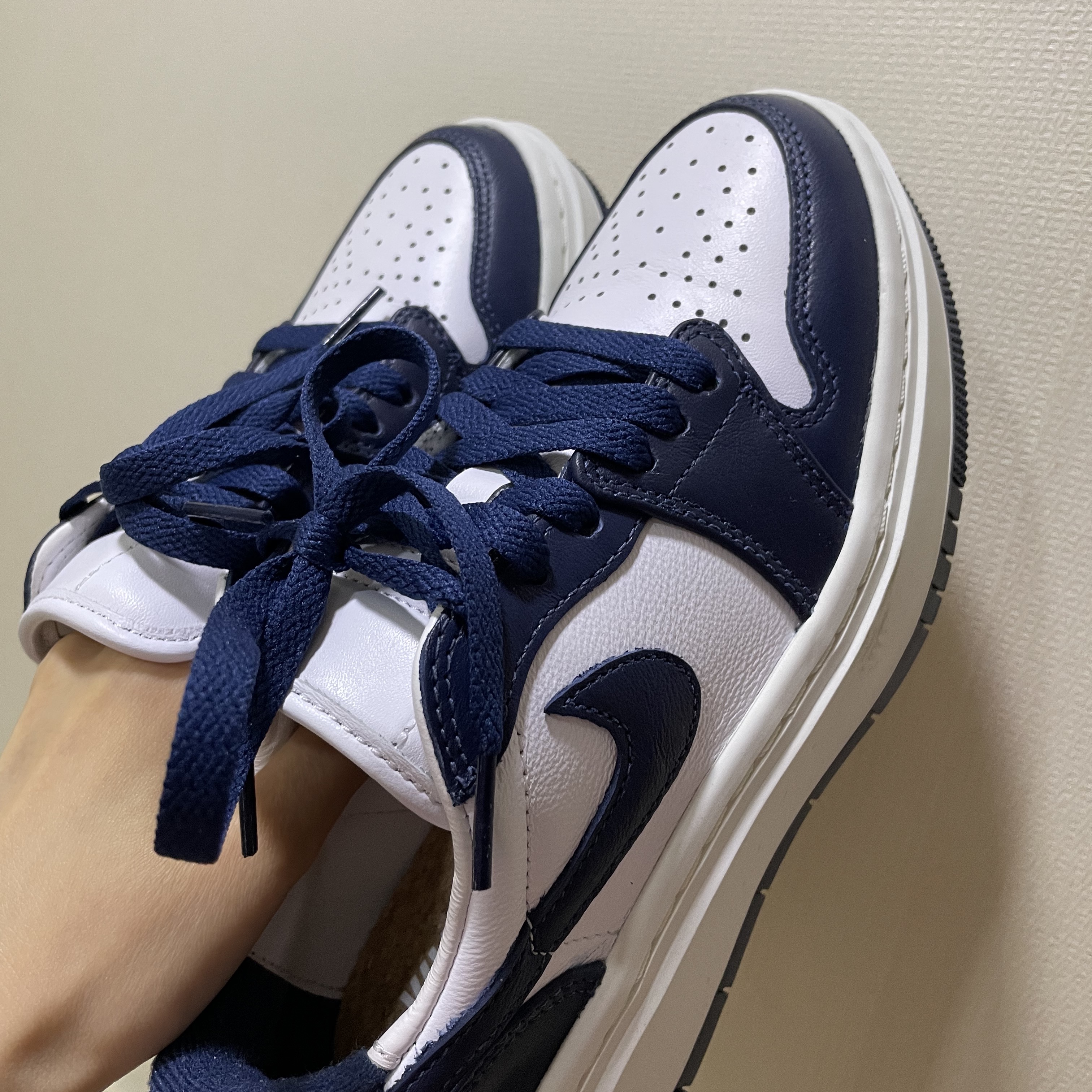 (W) Jordan 1 Elevate Low Midnight Navy 착용 스타일