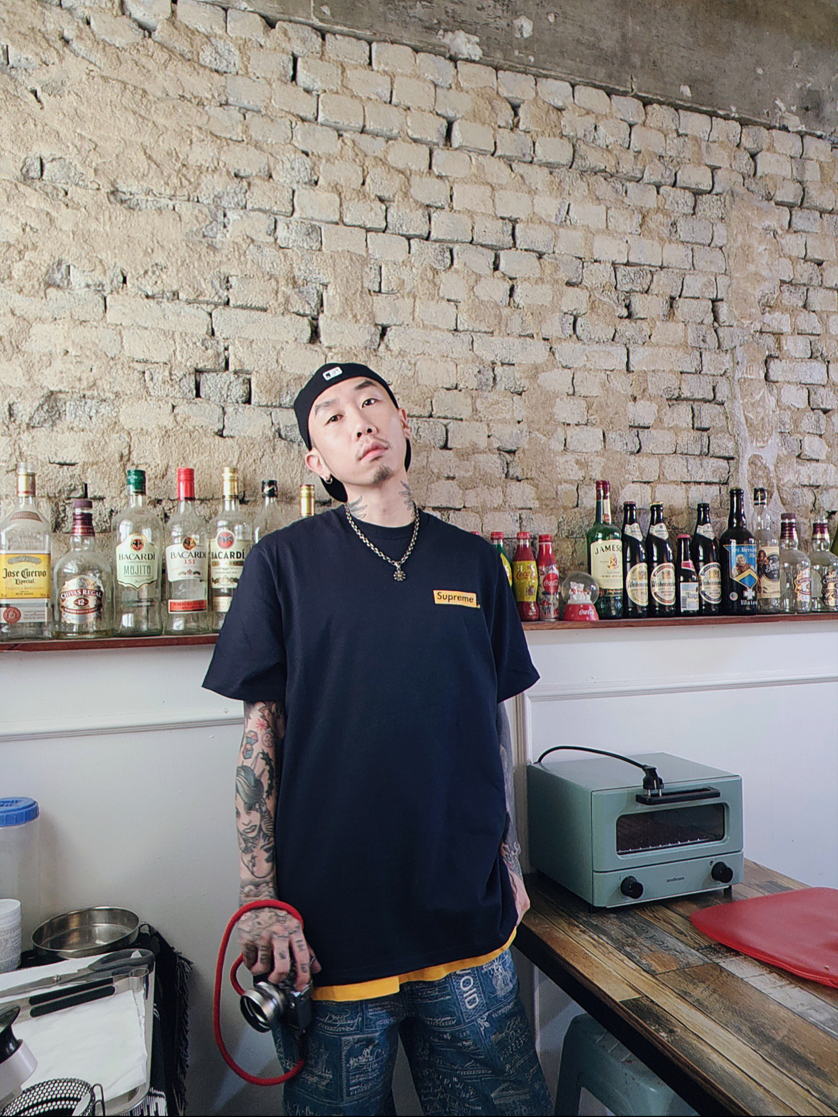 Supreme Body Snatchers T-Shirt Navy - 23SS, Supreme Checks Embroidered Jean Blue - 20SS 착용 스타일 - 3