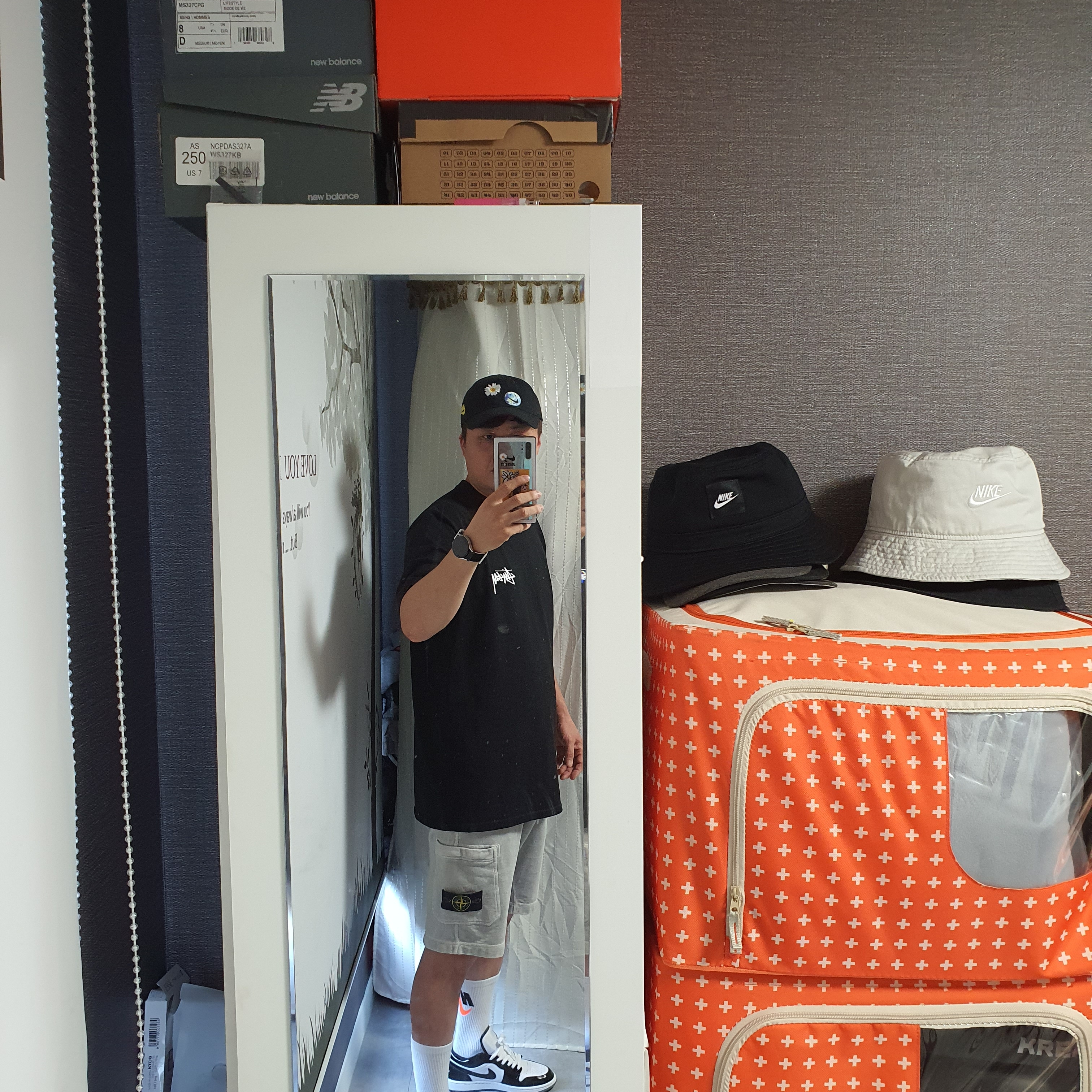 Stussy ITP Flower T-Shirt Black, Jordan 1 Low SE Concord 착용 스타일