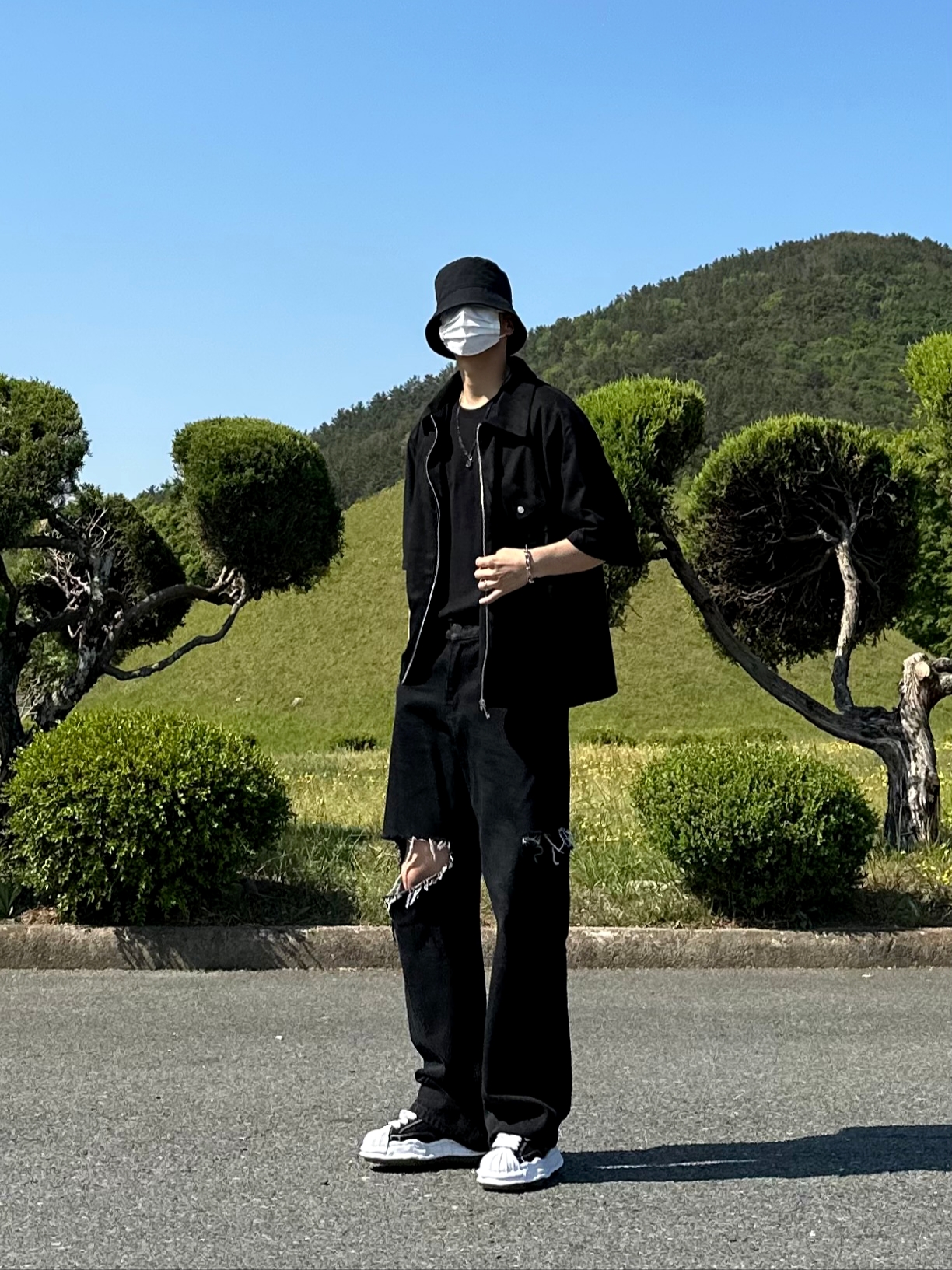 Maison Mihara Yasuhiro Blakey OG Sole Canvas Low-top Sneakers Black White 착용 스타일 - 2