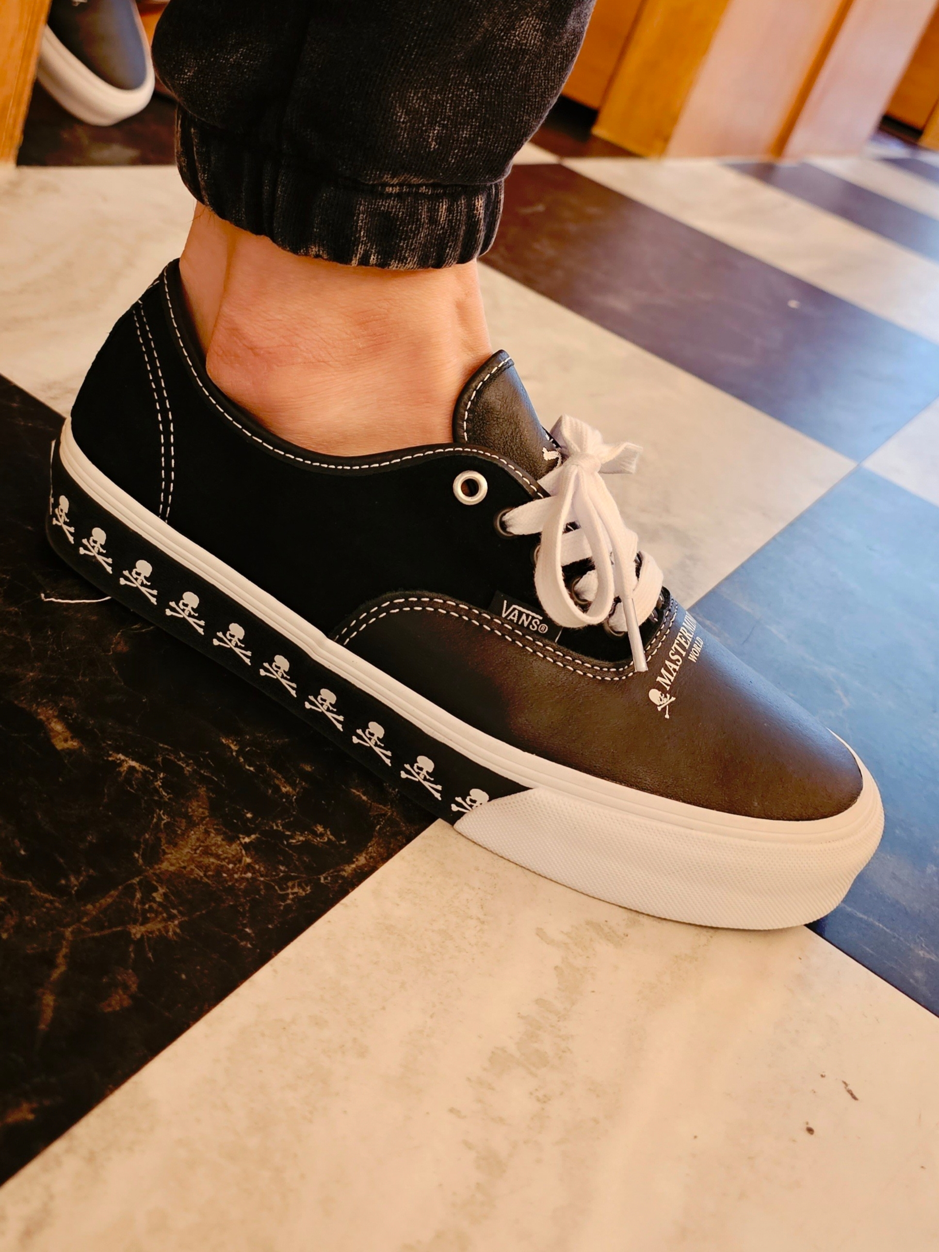 Vans Vault x Mastermind World Authentic LX Black 착용 스타일 - 3