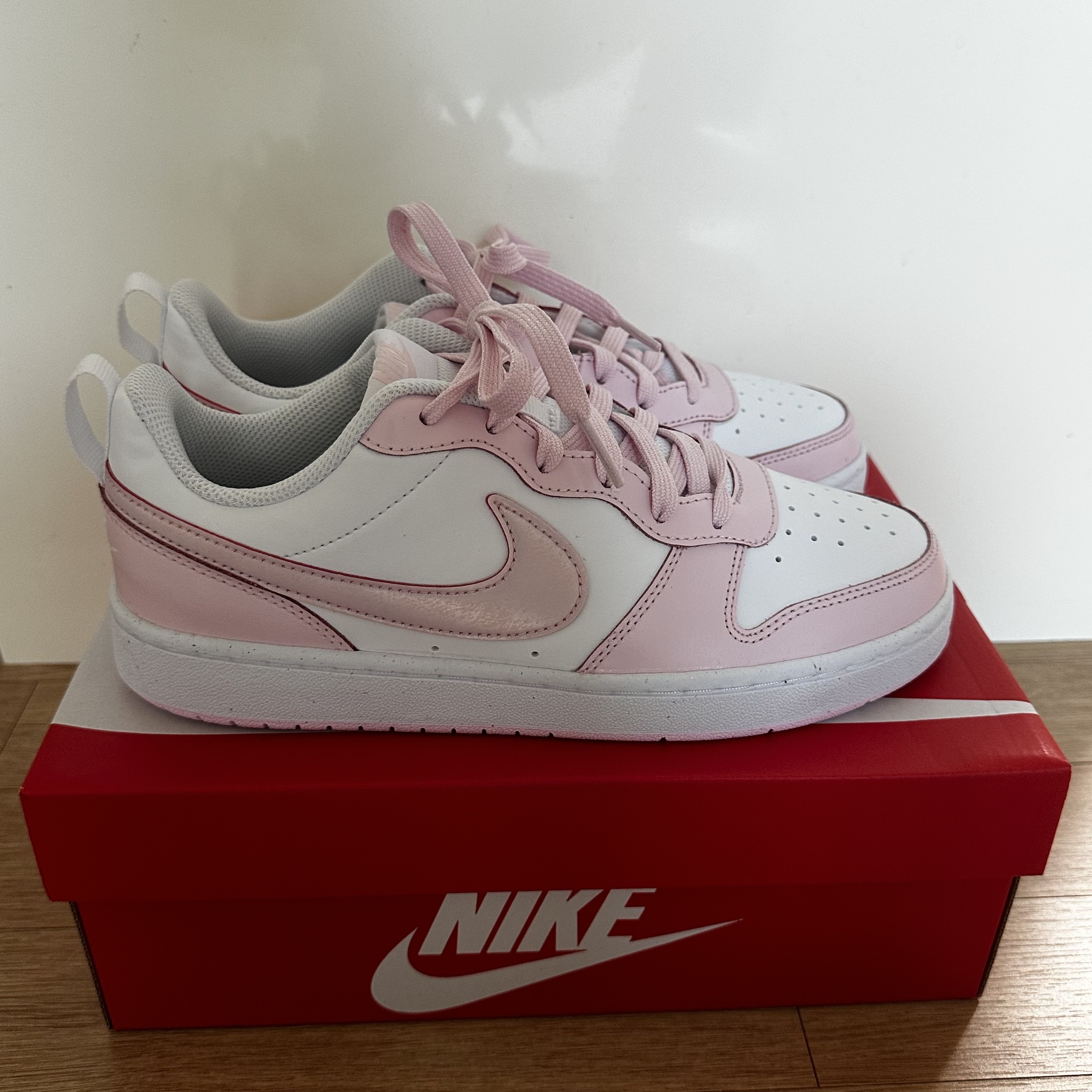 (GS) Nike Court Borough 2 SE White Pink Foam 착용 스타일 - 2
