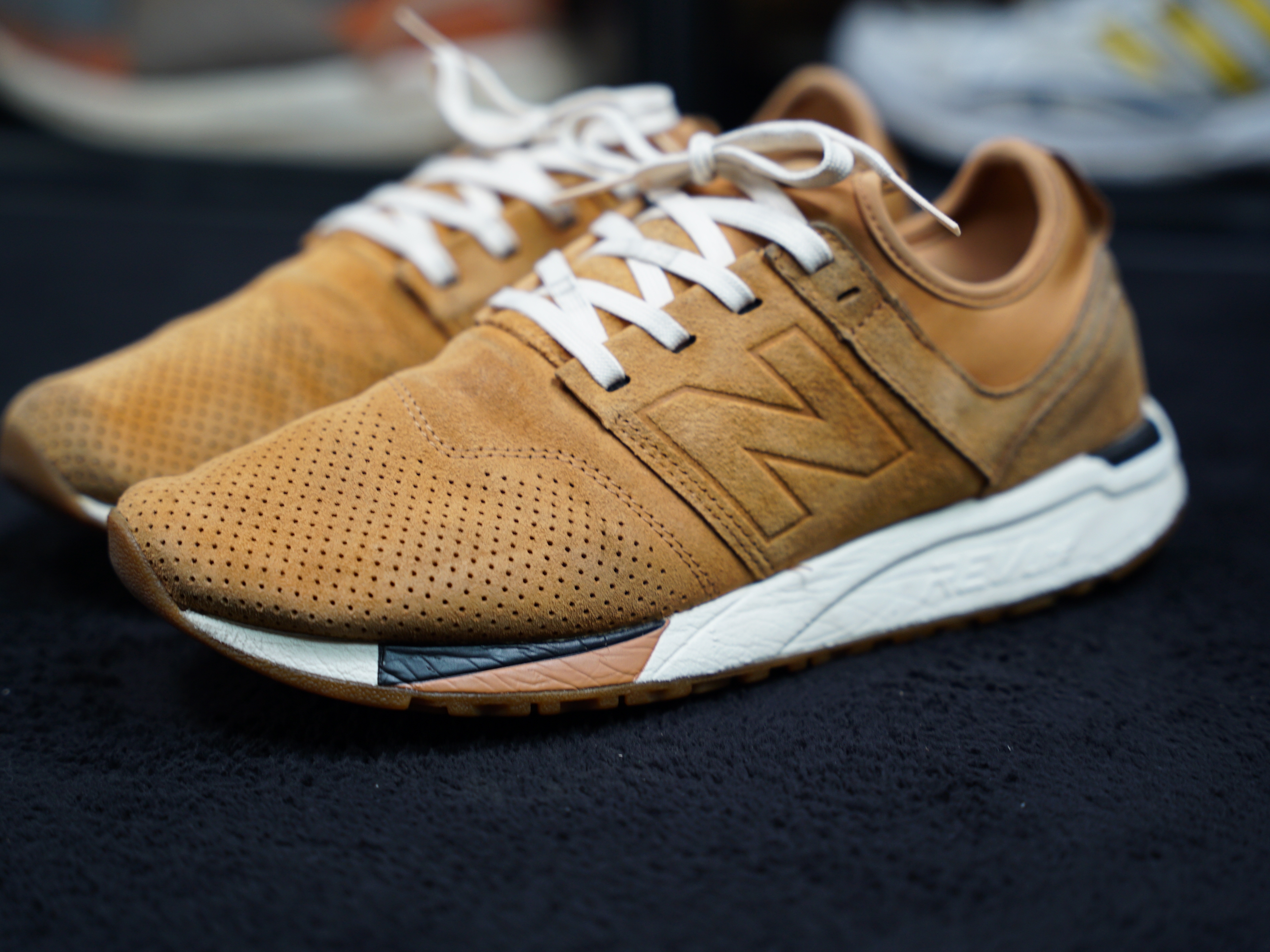 New Balance 247 Brown Luxe 착용 스타일 - 4