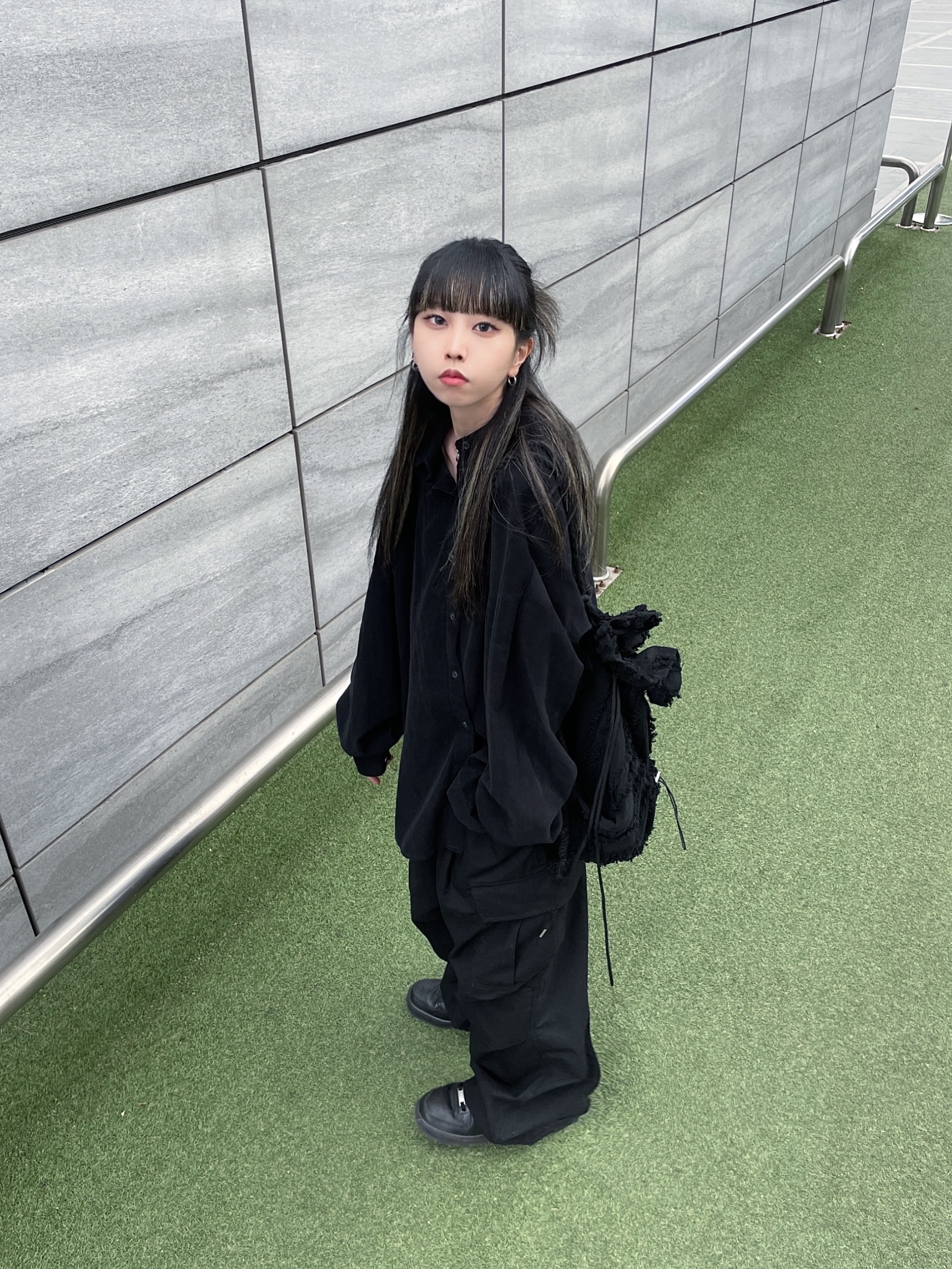 Nike Air Force 1 '07 Low Triple Black 착용 스타일 - 1
