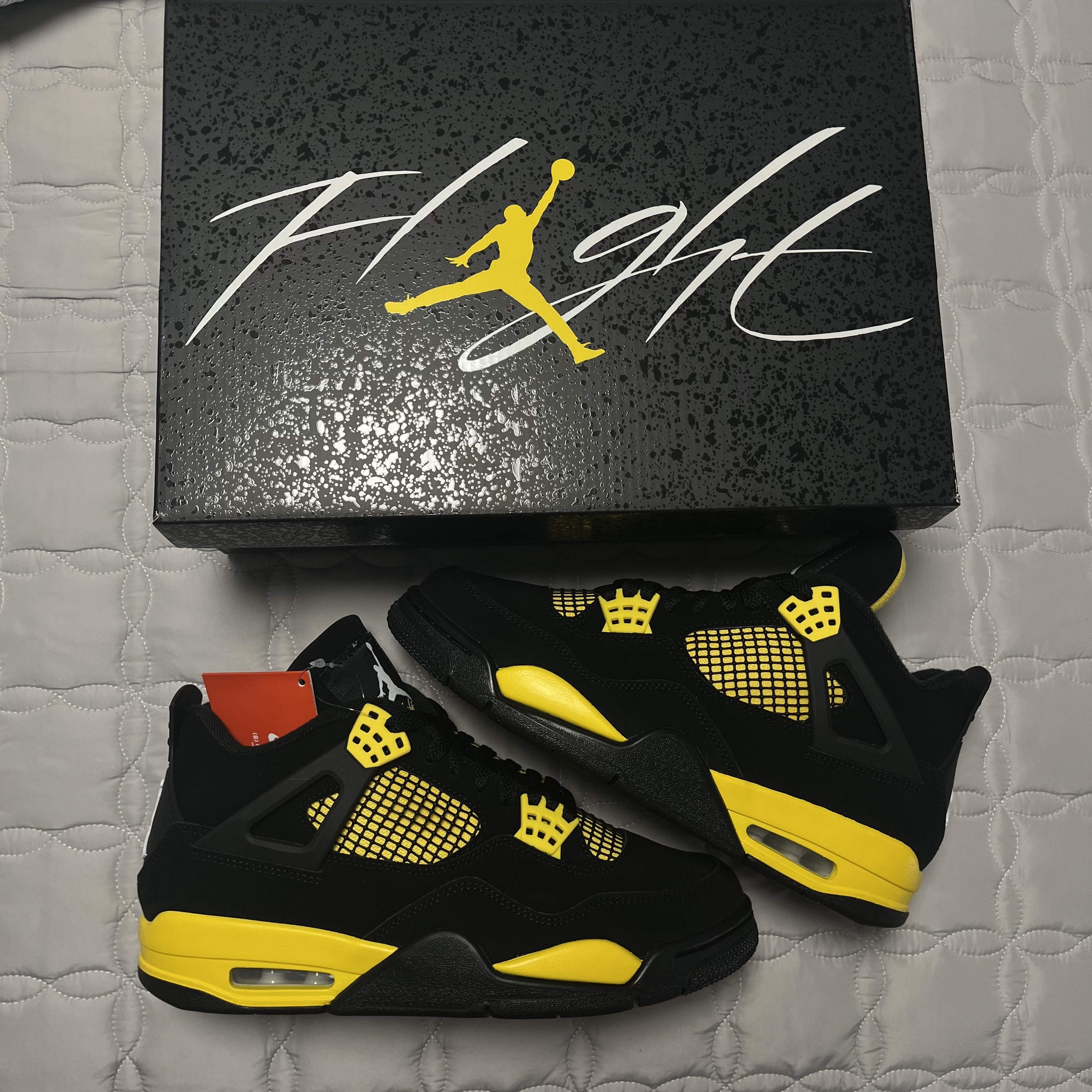 Jordan 4 Retro Thunder 2023 착용 스타일 - 1