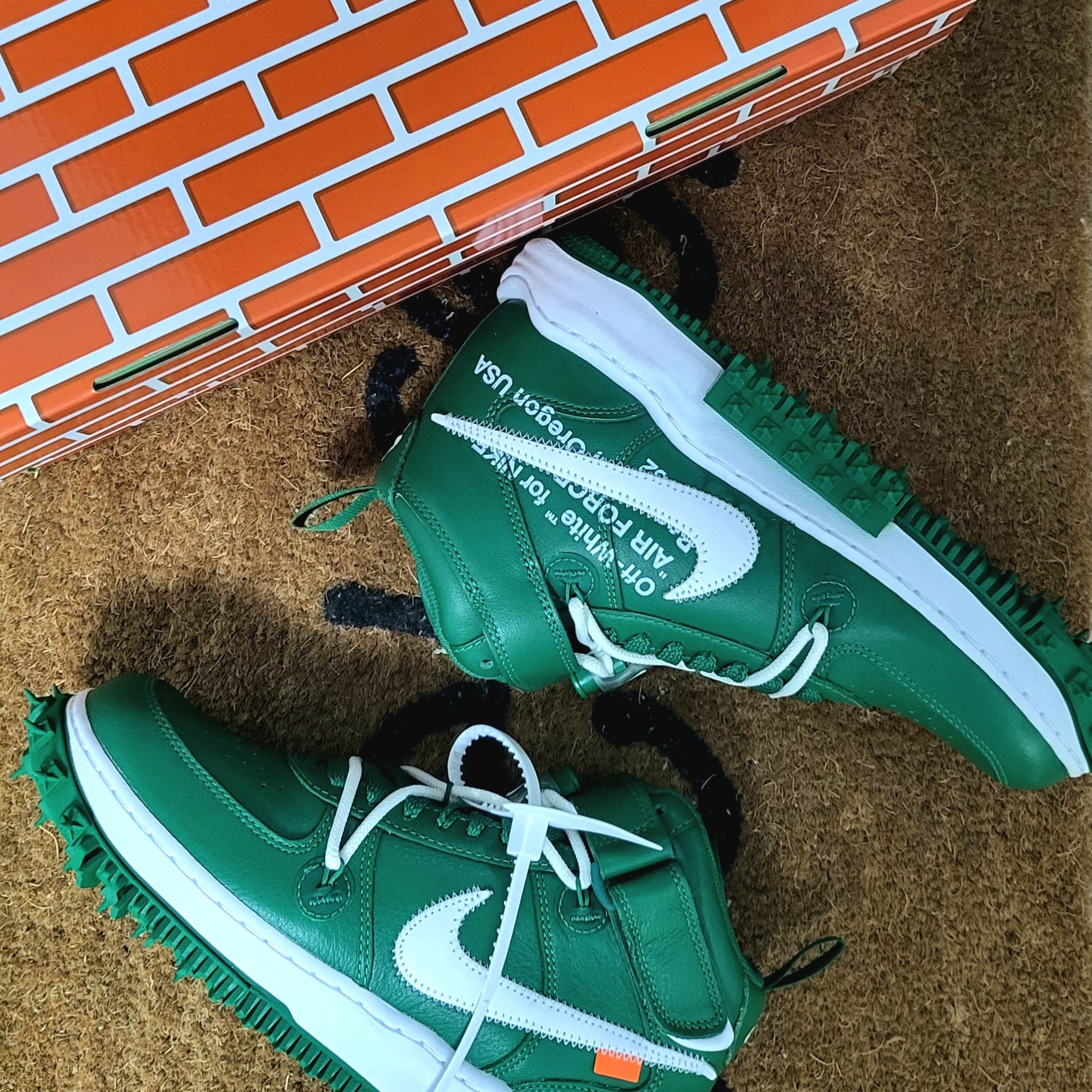 Nike x Off-White Air Force 1 Mid SP Leather Pine Green 착용 스타일