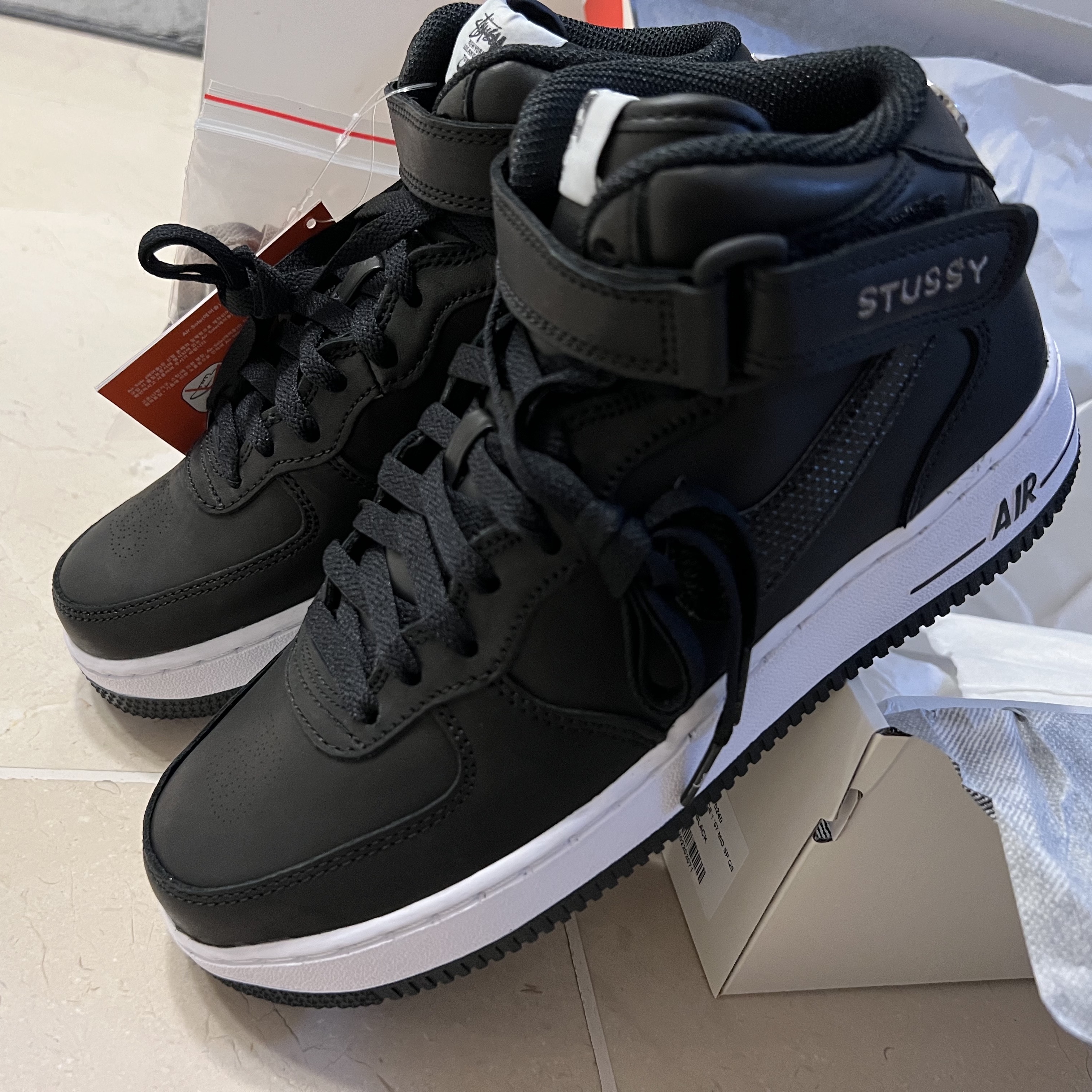 Nike x Stussy Air Force 1 '07 Mid SP Black 착용 스타일