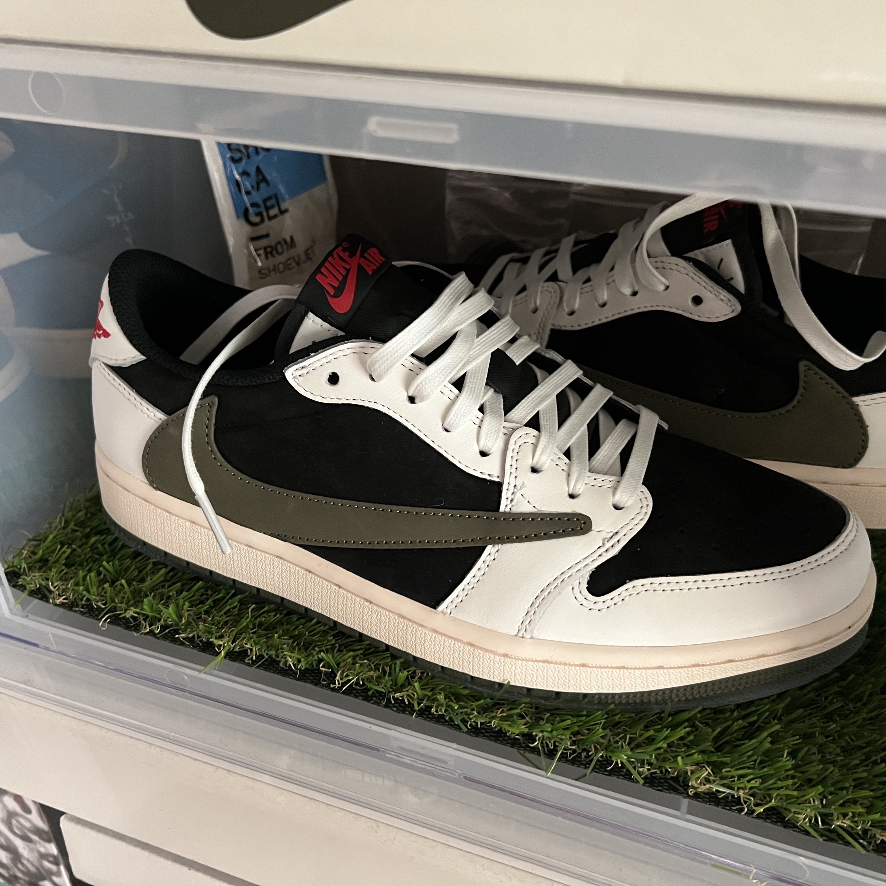 (W) Jordan 1 x Travis Scott Retro Low OG SP Medium Olive 착용 스타일