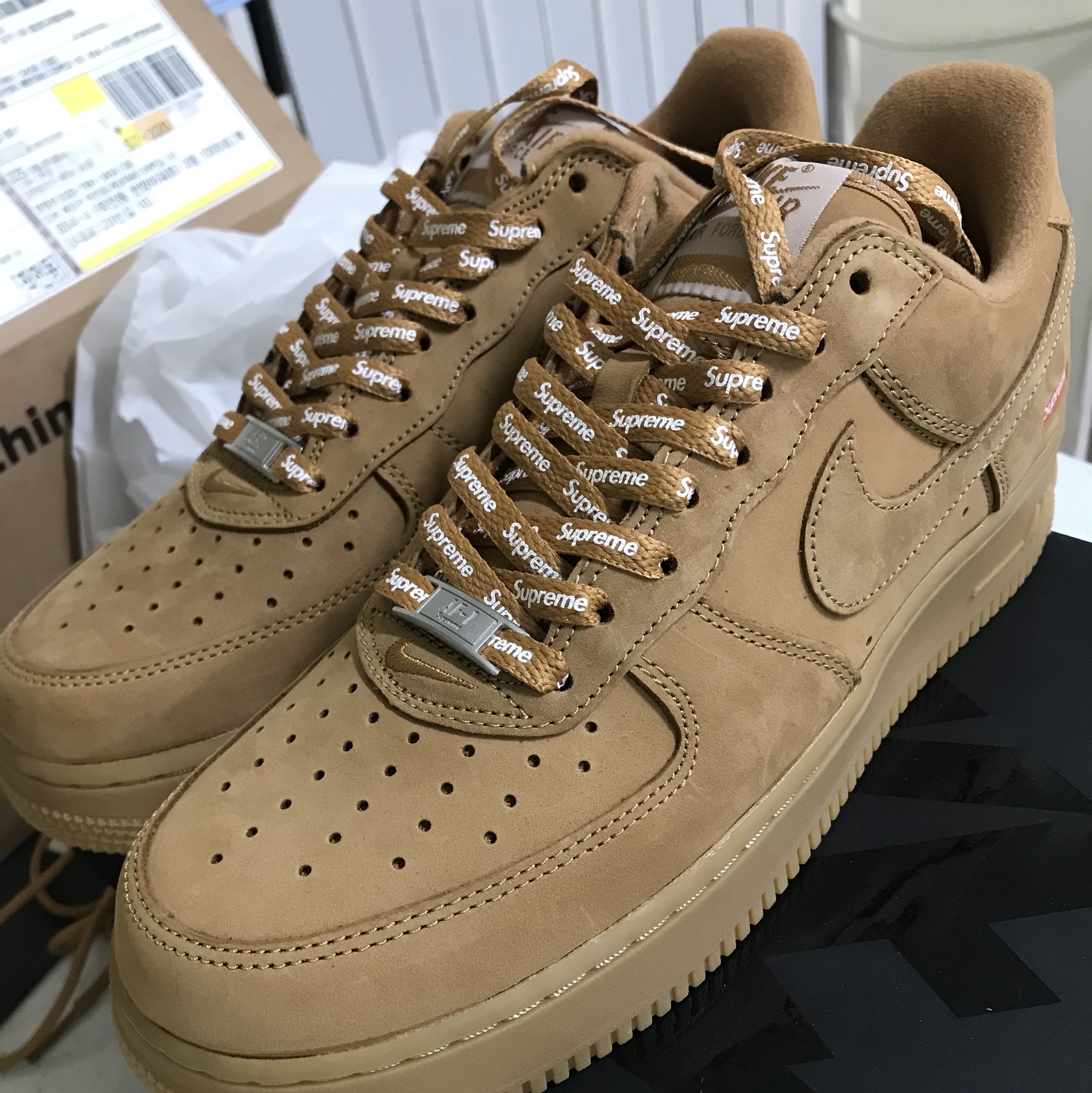 Nike x Supreme Air Force 1 Low Flax 착용 스타일 - 1